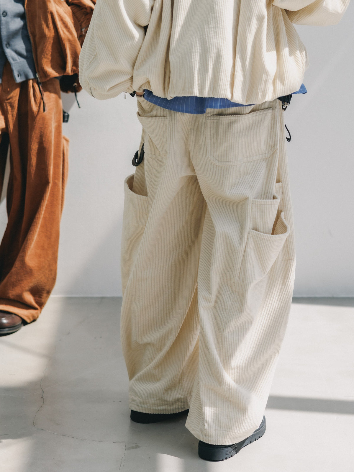 【10.21 WED 20:00- IN STOCK】 CORDUROY CITY MASSIVE UTILITY PANTS (OFF WHITE)