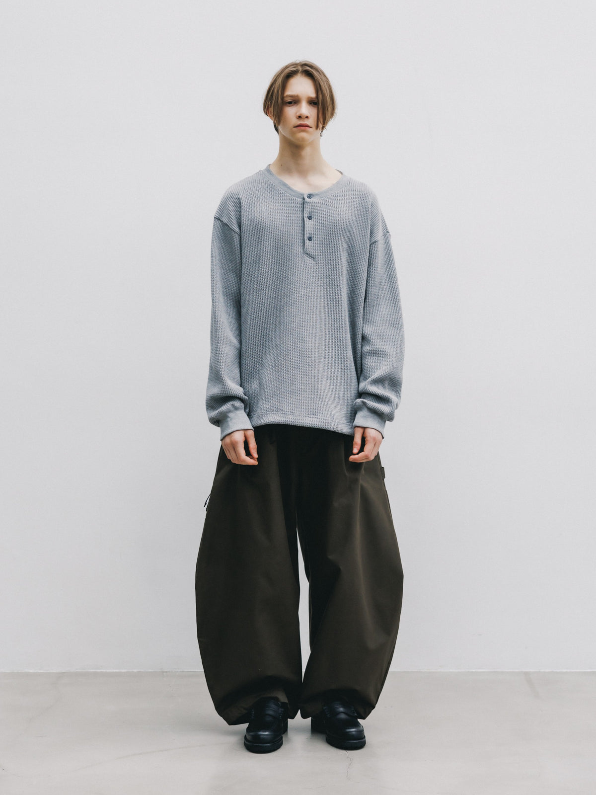 【10.28 WED 20:00- IN STOCK】 THERMAL HENLEY NECK L/S T-SHIRT WITH DRAWSTRINGS (GRAY)