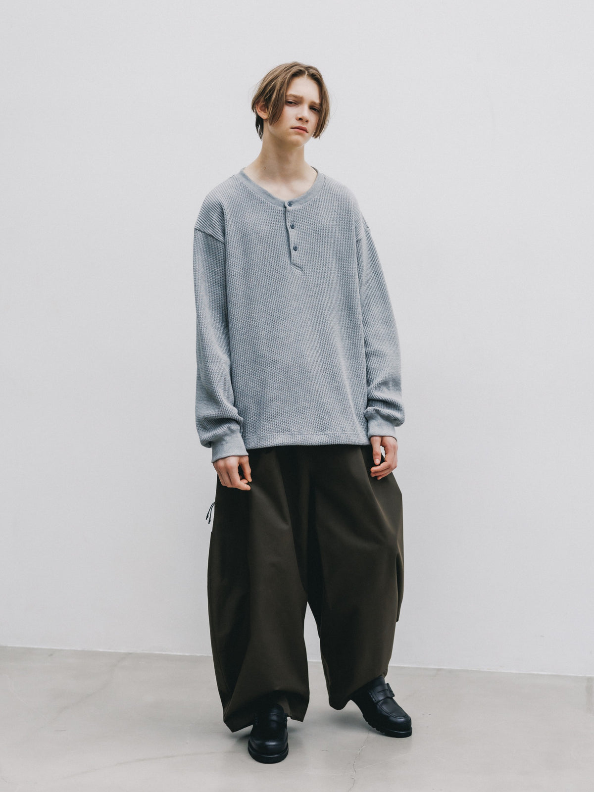 【10.28 WED 20:00- IN STOCK】 THERMAL HENLEY NECK L/S T-SHIRT WITH DRAWSTRINGS (GRAY)
