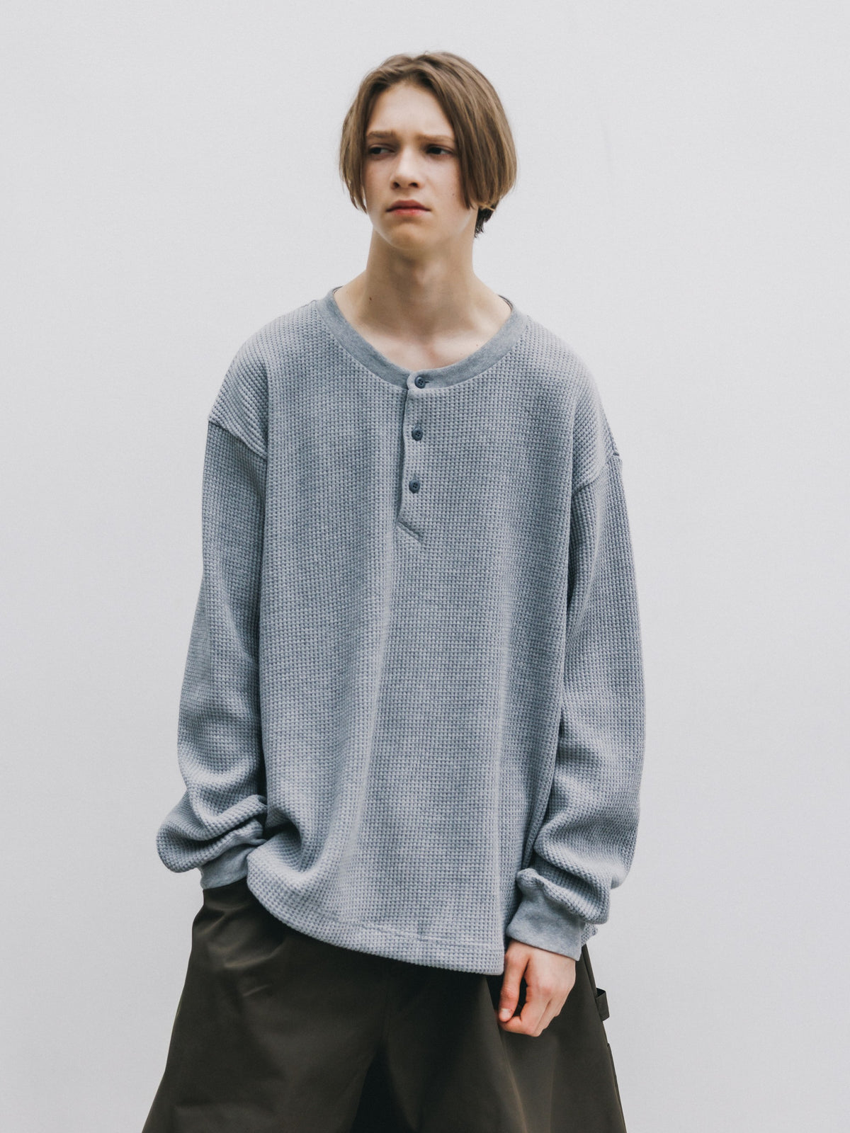 【10.28 WED 20:00- IN STOCK】 THERMAL HENLEY NECK L/S T-SHIRT WITH DRAWSTRINGS (GRAY)