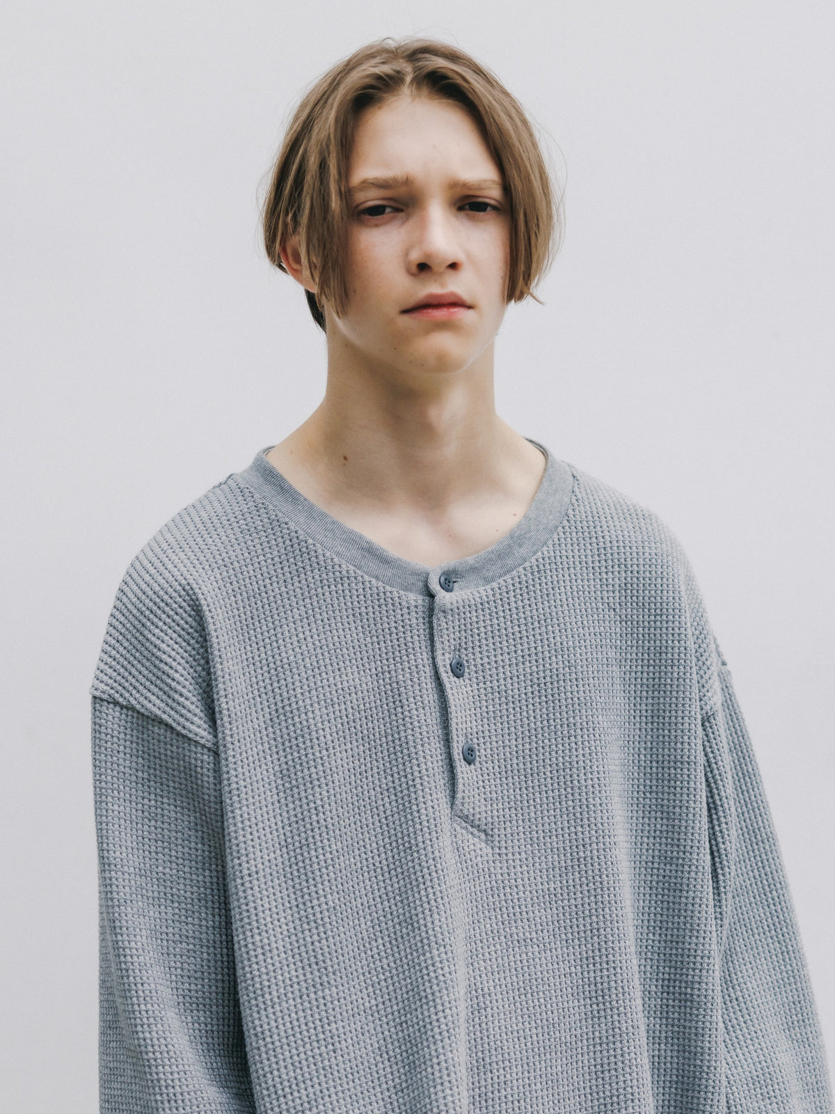 【10.28 WED 20:00- IN STOCK】 THERMAL HENLEY NECK L/S T-SHIRT WITH DRAWSTRINGS (GRAY)