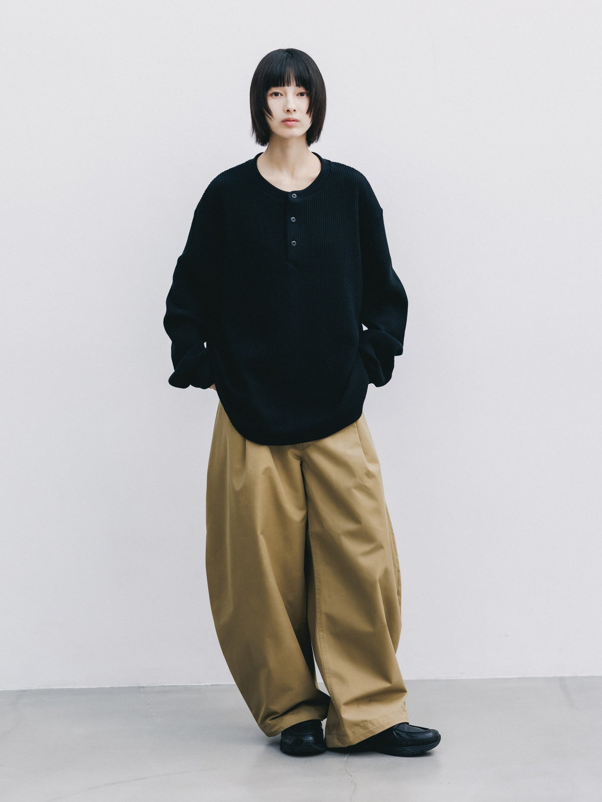 【10.28 WED 20:00- IN STOCK】 THERMAL HENLEY NECK L/S T-SHIRT WITH DRAWSTRINGS (BLACK)