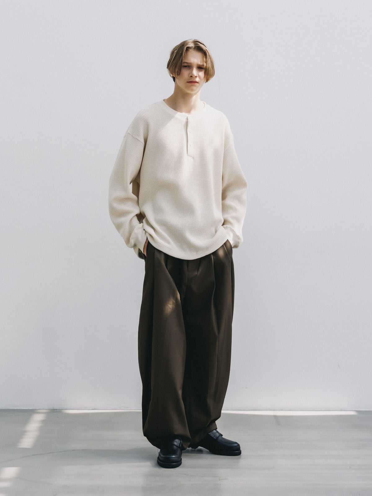 【10.28 WED 20:00- IN STOCK】 THERMAL HENLEY NECK L/S T-SHIRT WITH DRAWSTRINGS (IVORY)