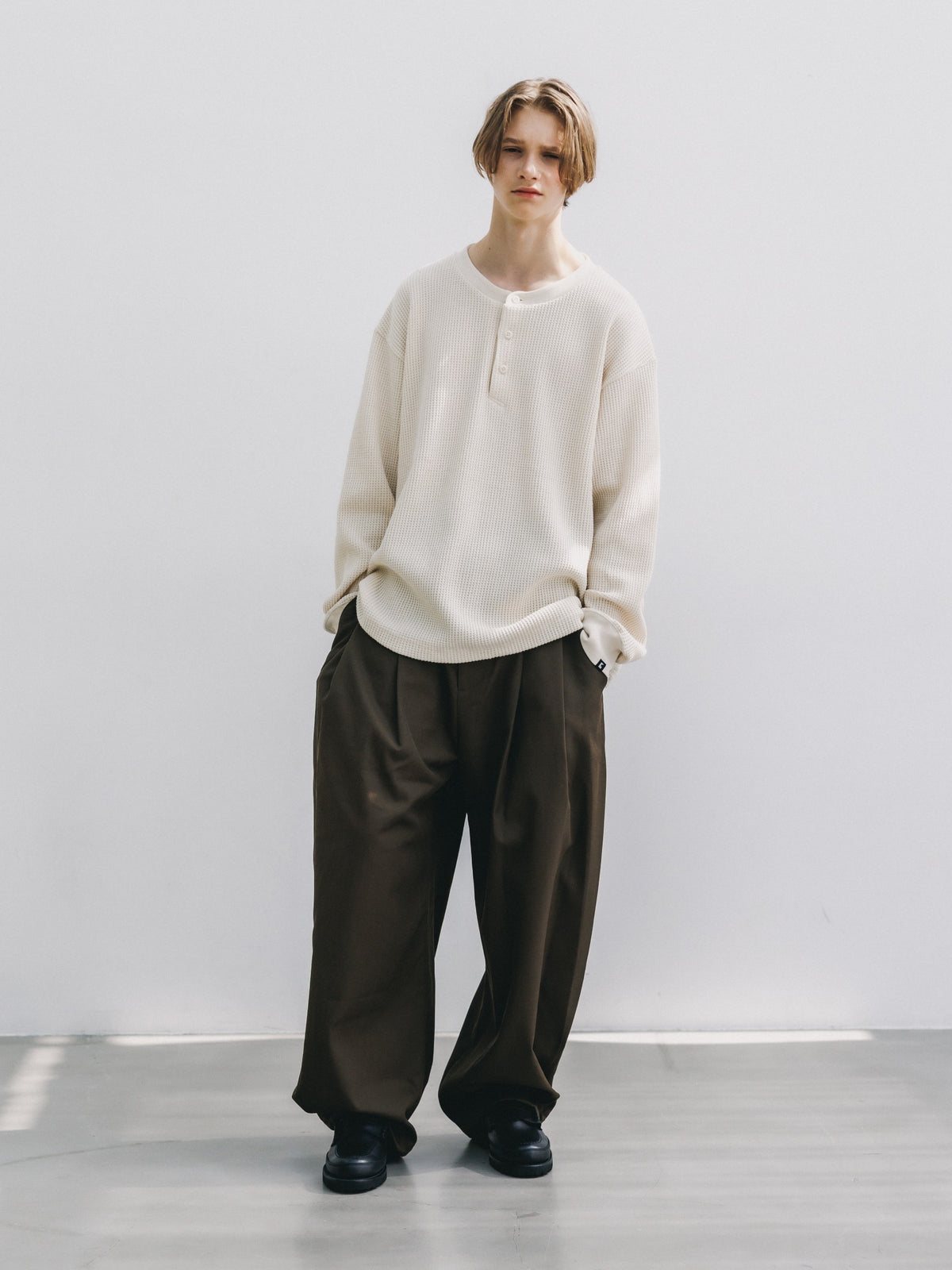 【10.28 WED 20:00- IN STOCK】 THERMAL HENLEY NECK L/S T-SHIRT WITH DRAWSTRINGS (IVORY)
