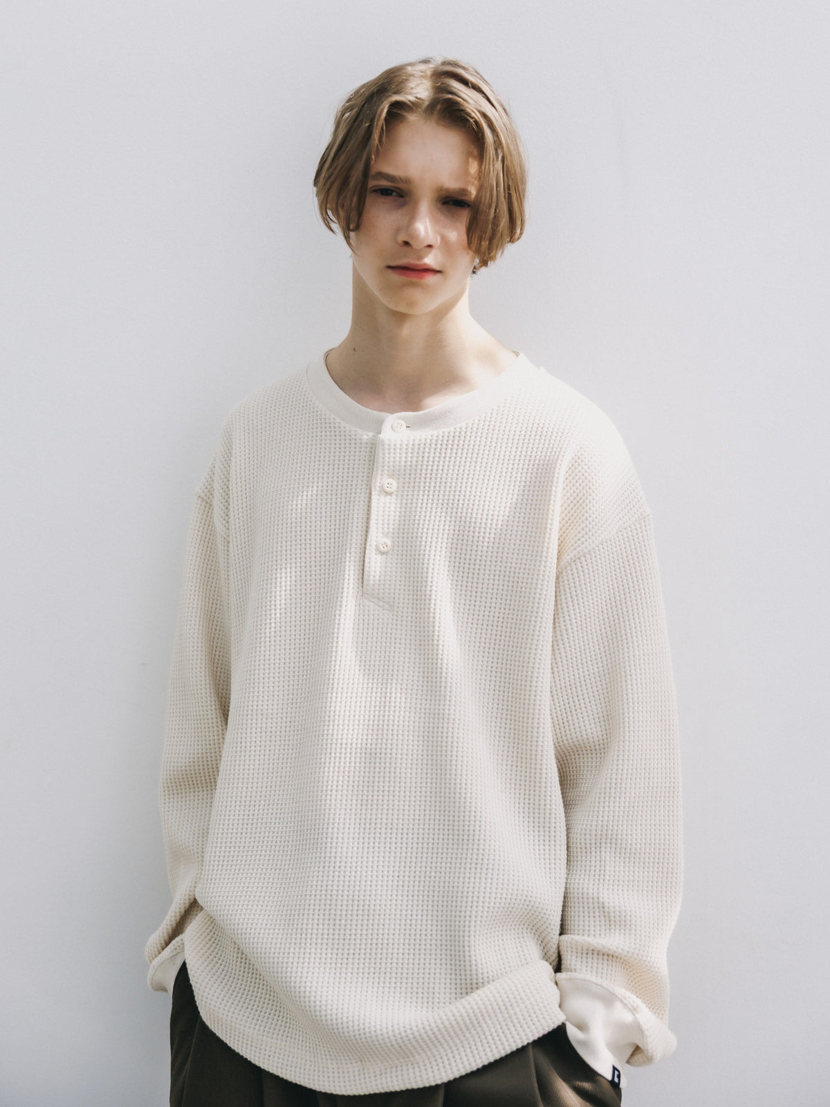 【10.28 WED 20:00- IN STOCK】 THERMAL HENLEY NECK L/S T-SHIRT WITH DRAWSTRINGS (IVORY)