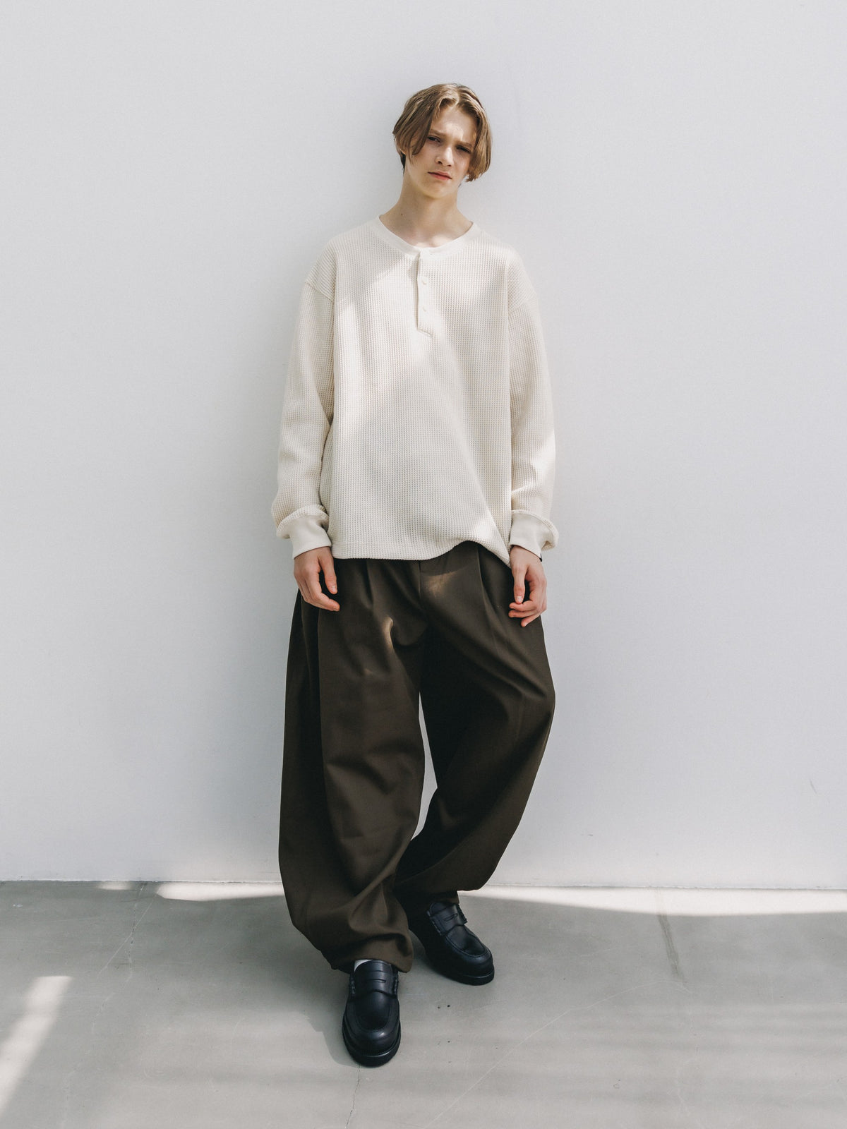 【10.28 WED 20:00- IN STOCK】 THERMAL HENLEY NECK L/S T-SHIRT WITH DRAWSTRINGS (IVORY)