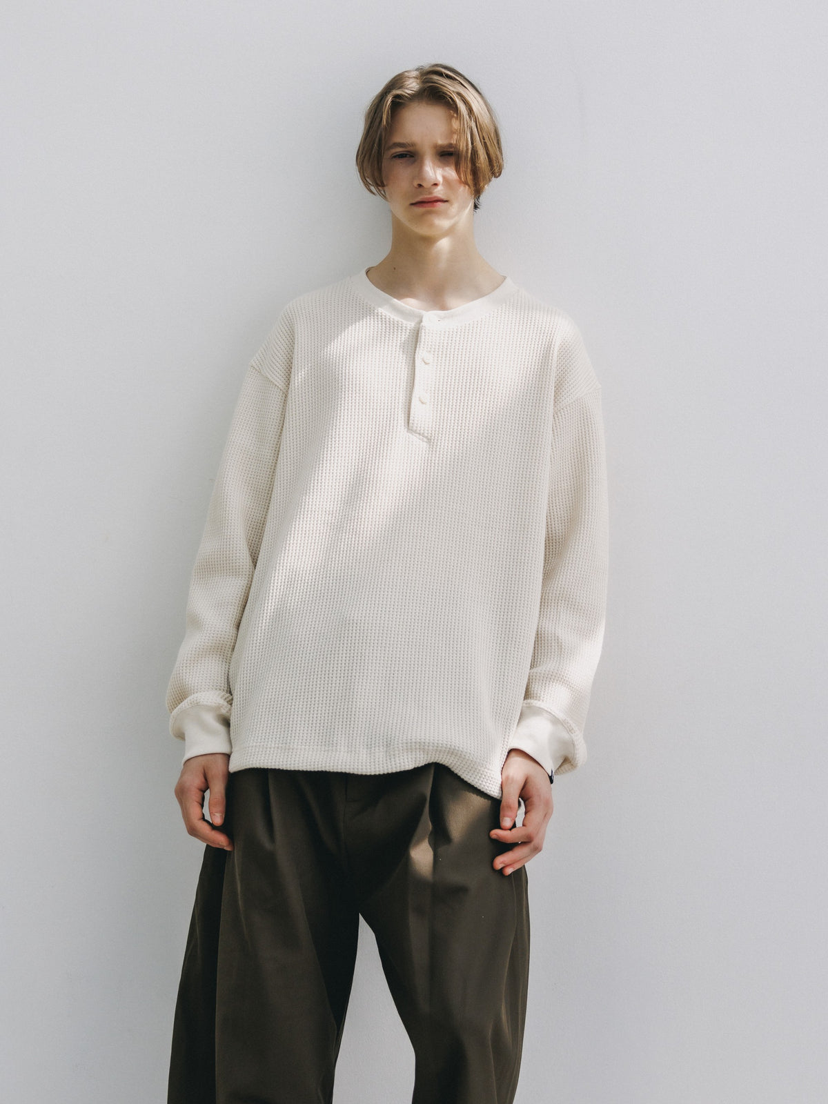 【10.28 WED 20:00- IN STOCK】 THERMAL HENLEY NECK L/S T-SHIRT WITH DRAWSTRINGS (IVORY)