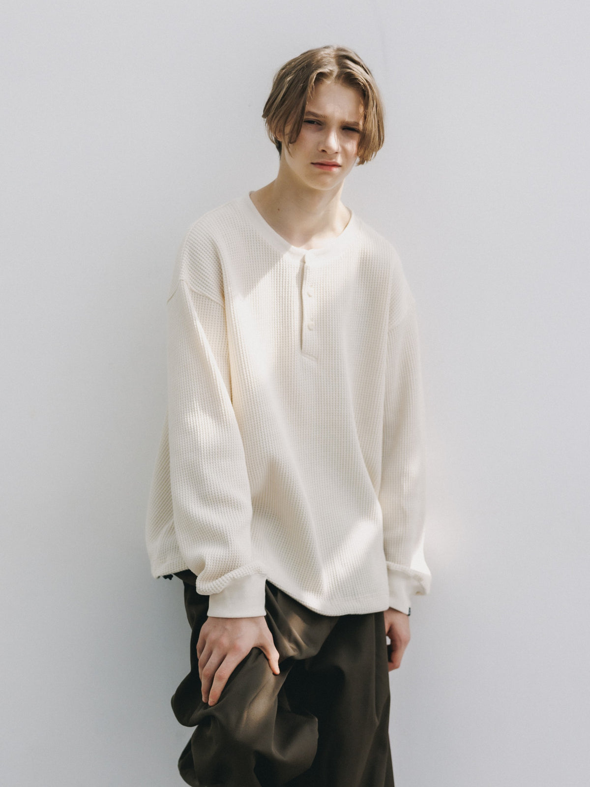 【10.28 WED 20:00- IN STOCK】 THERMAL HENLEY NECK L/S T-SHIRT WITH DRAWSTRINGS (IVORY)