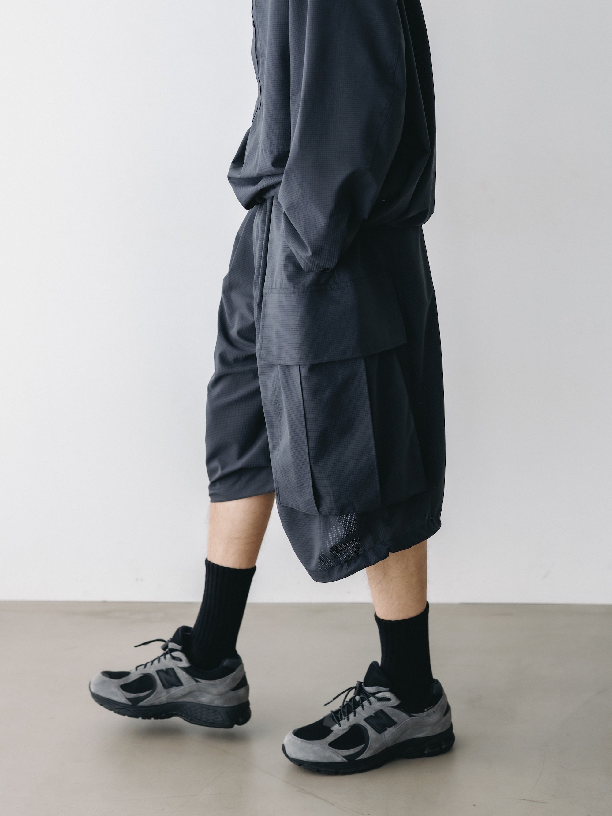 【4.11 SAT 20:00- IN STOCK】COOLDOTS® CITY MEGA POCKET BALLOON CARGO HALF PANTS (CHARCOAL)