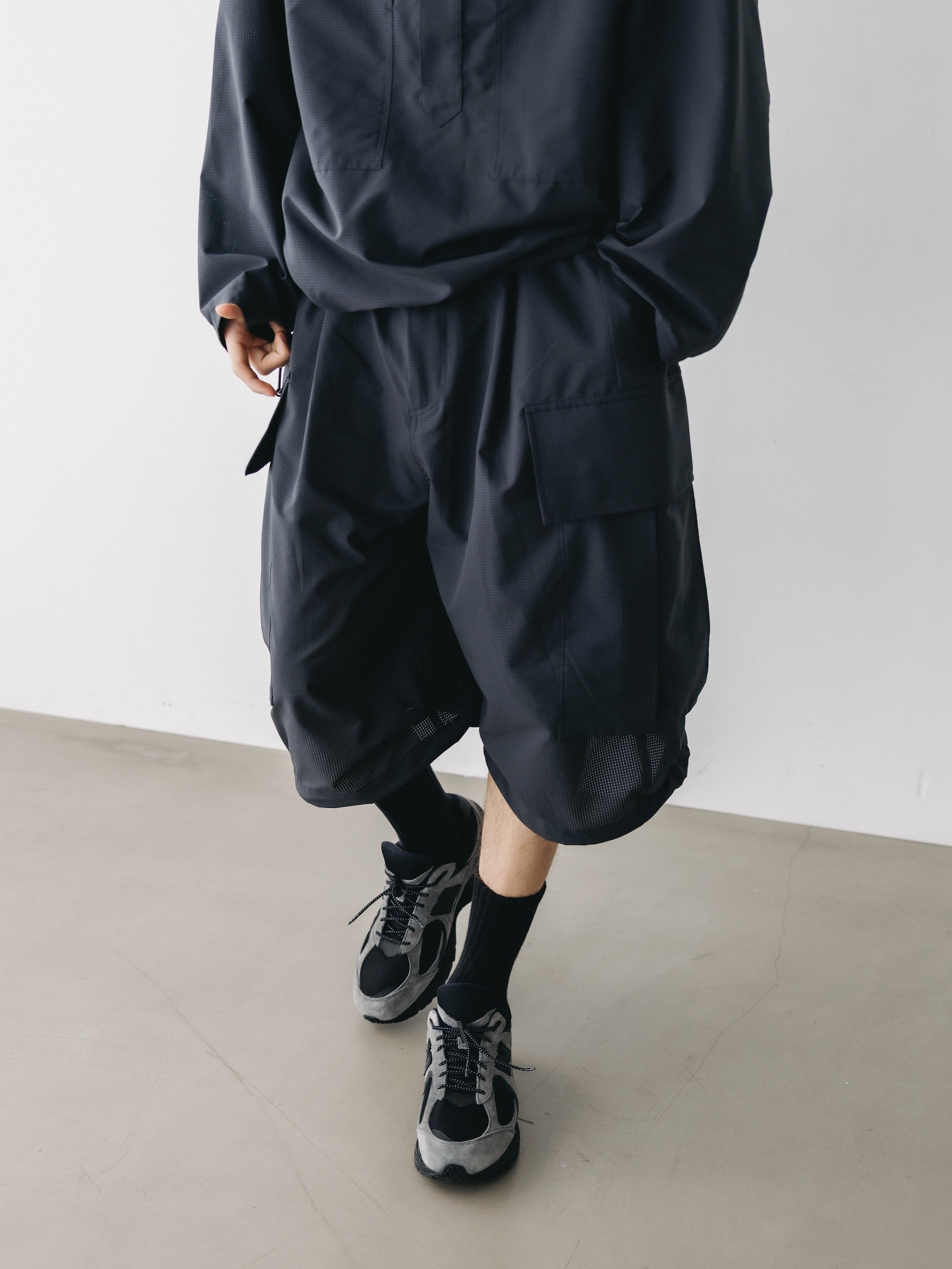 【4.11 SAT 20:00- IN STOCK】COOLDOTS® CITY MEGA POCKET BALLOON CARGO HALF PANTS (CHARCOAL)