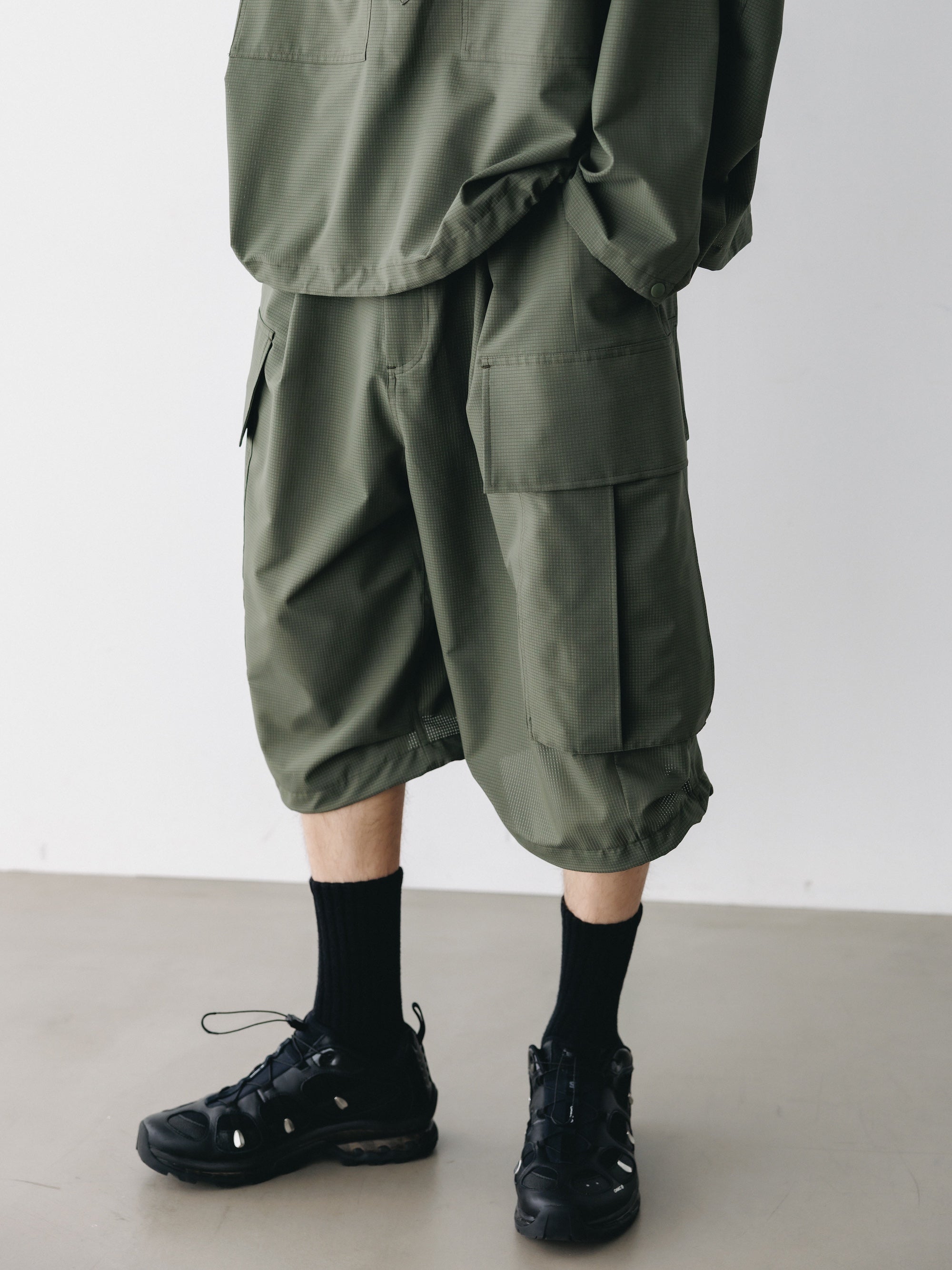 【4.11 SAT 20:00- IN STOCK】COOLDOTS® CITY MEGA POCKET BALLOON CARGO HALF PANTS (OLIVE)