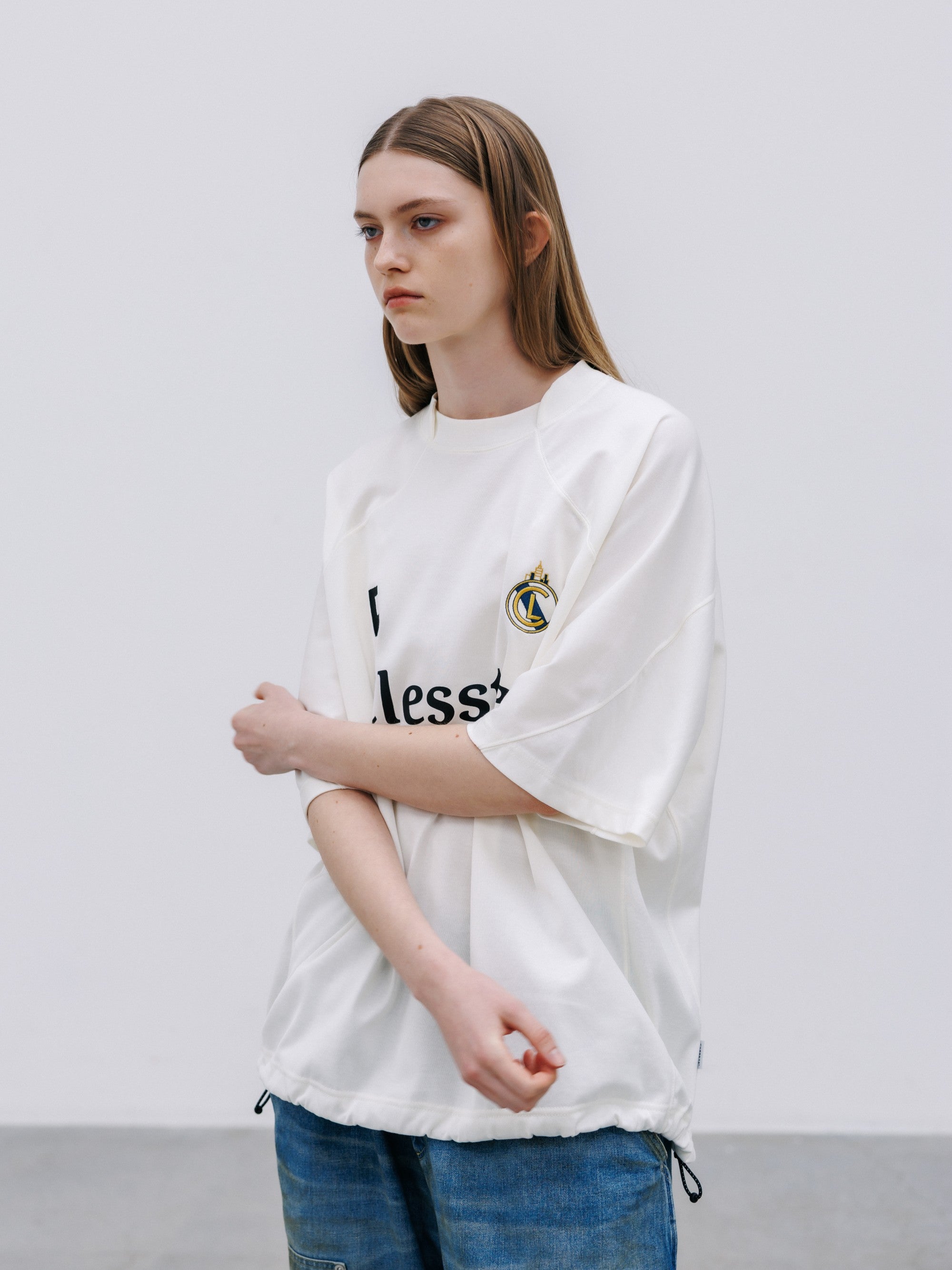 【8.29 SAT 20:00- IN STOCK】EMBROIDERED GAME S/S T-SHIRT WITH DRAWSTRINGS (WHITE)