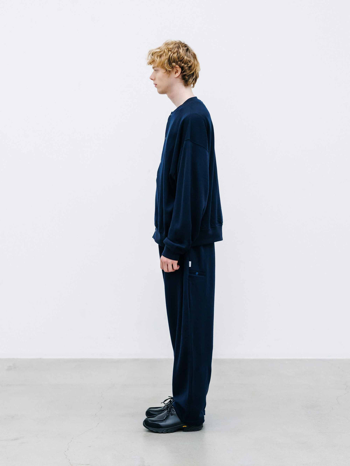 【10.14 WED 20:00- IN STOCK】 WOOL SWEAT CREW NECK CARDIGAN (NAVY)