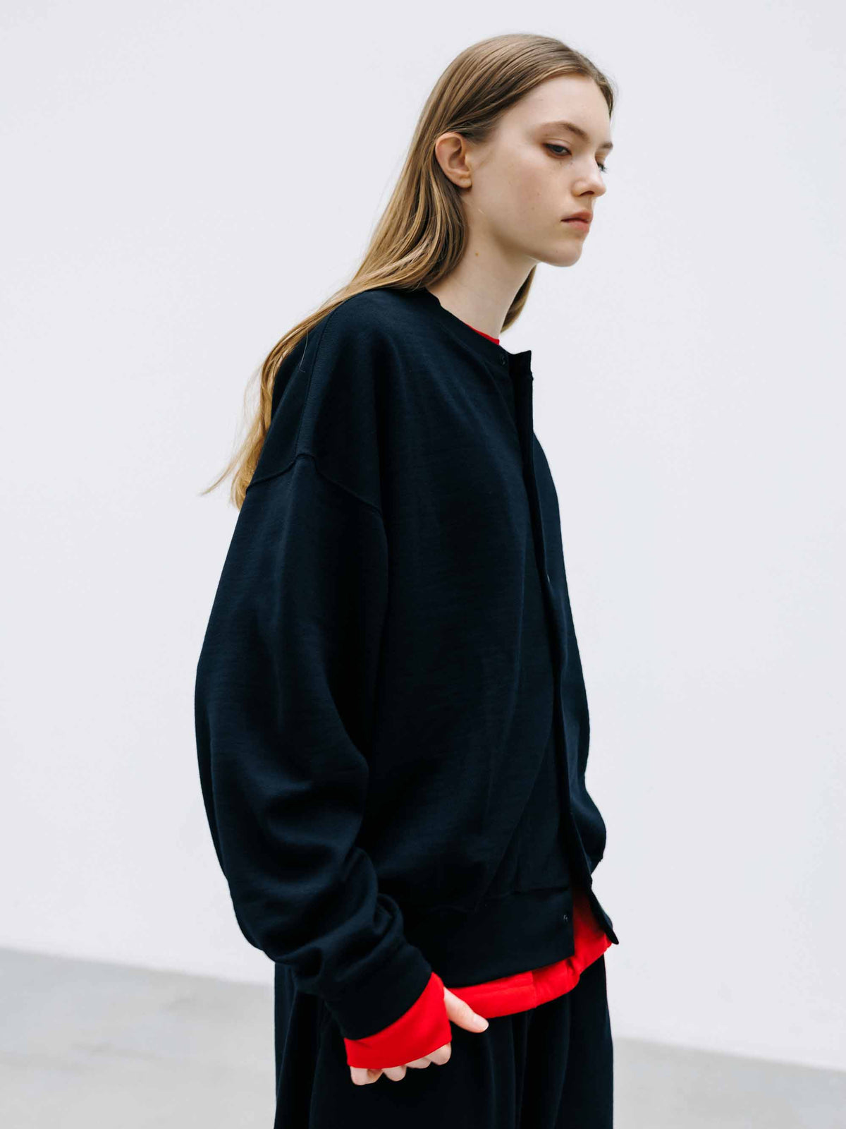 【10.14 WED 20:00- IN STOCK】 WOOL SWEAT CREW NECK CARDIGAN (BLACK)
