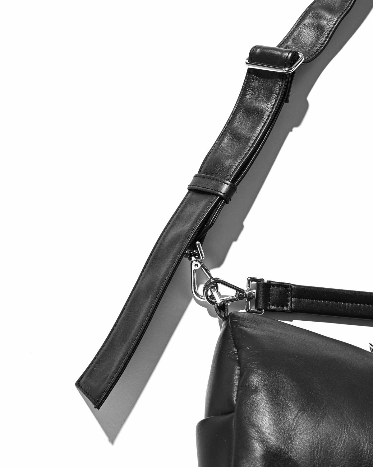 LEATHER DAYOFF BAG MINI (BLACK)
