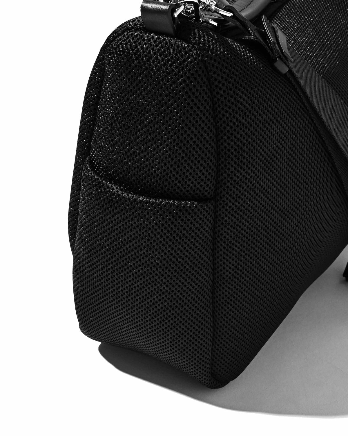 【9.12 SAT 20:00- IN STOCK】W-MESH DAYOFF BAG LARGE (BLACK)
