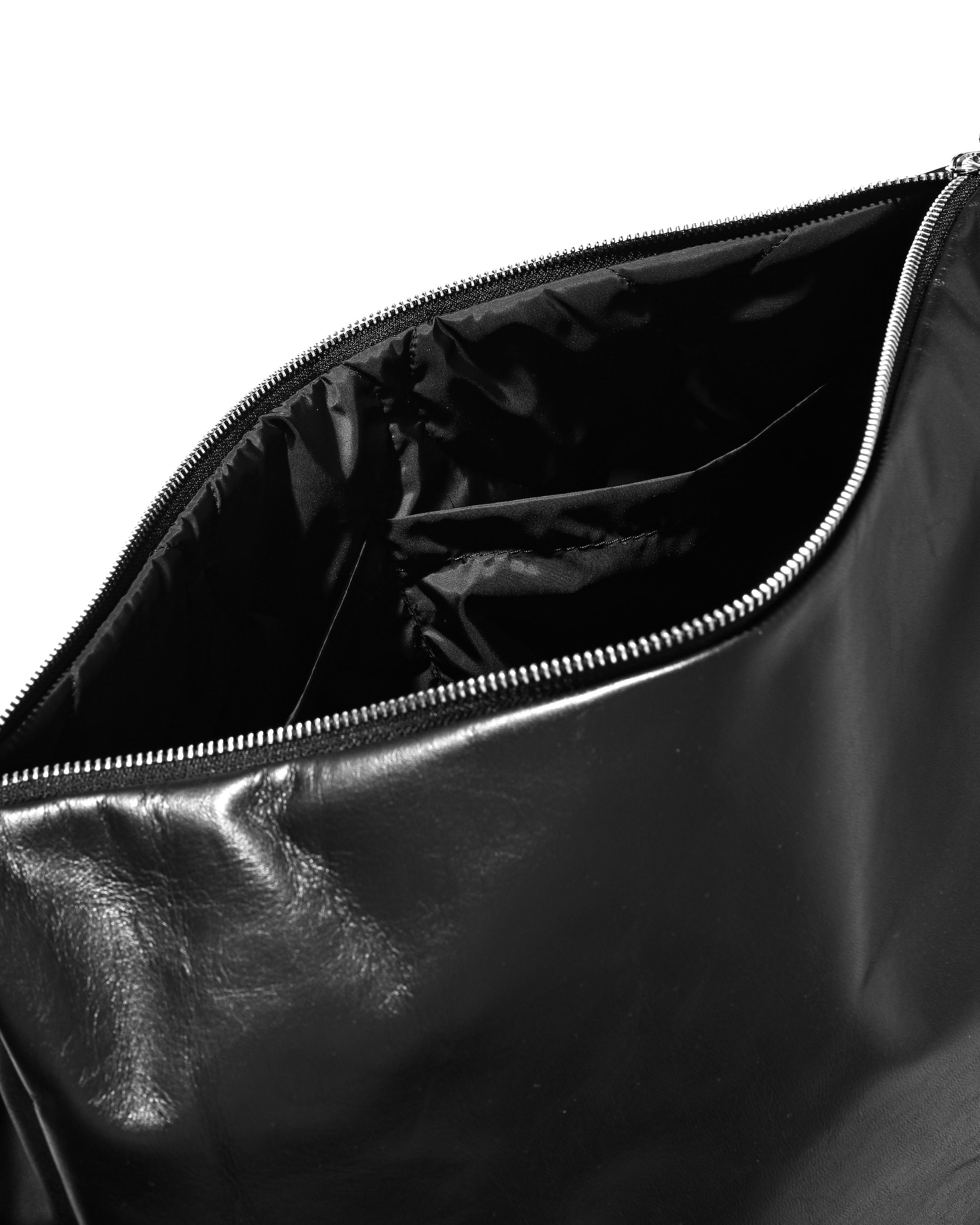 【6.17 WED 20:00- IN STOCK】LEATHER DAYOFF BAG LARGE (BLACK)