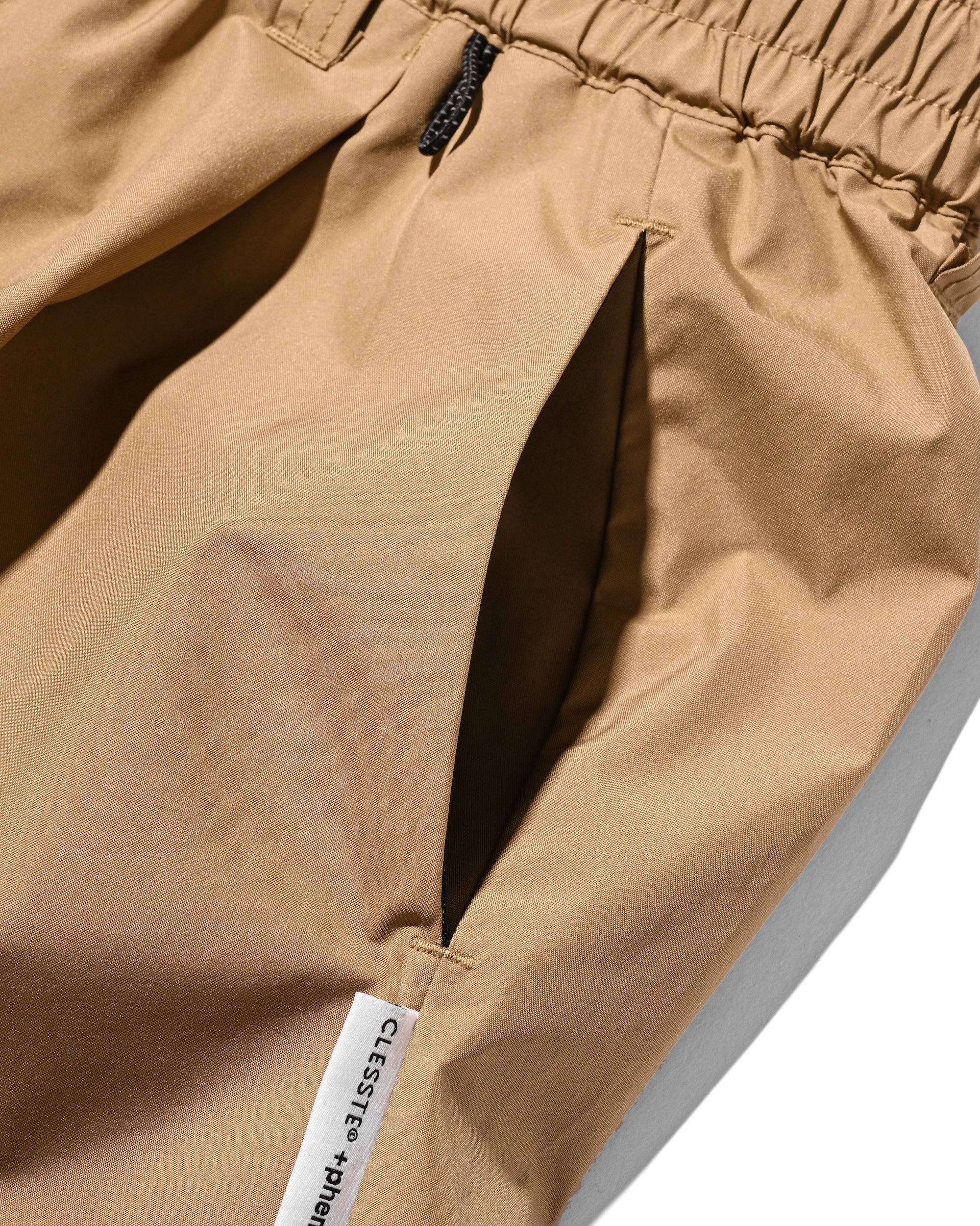 【6.20 SAT 20:00- IN STOCK】 +phenix WINDSTOPPER® by GORE-TEX LABS CITY BARREL LEG PANTS (CAMEL BEIGE)
