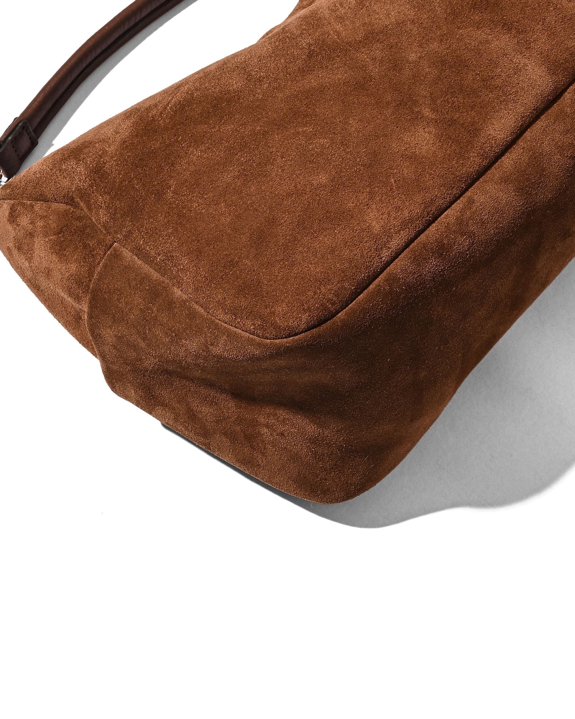 SUEDE DAYOFF BAG (BROWN)