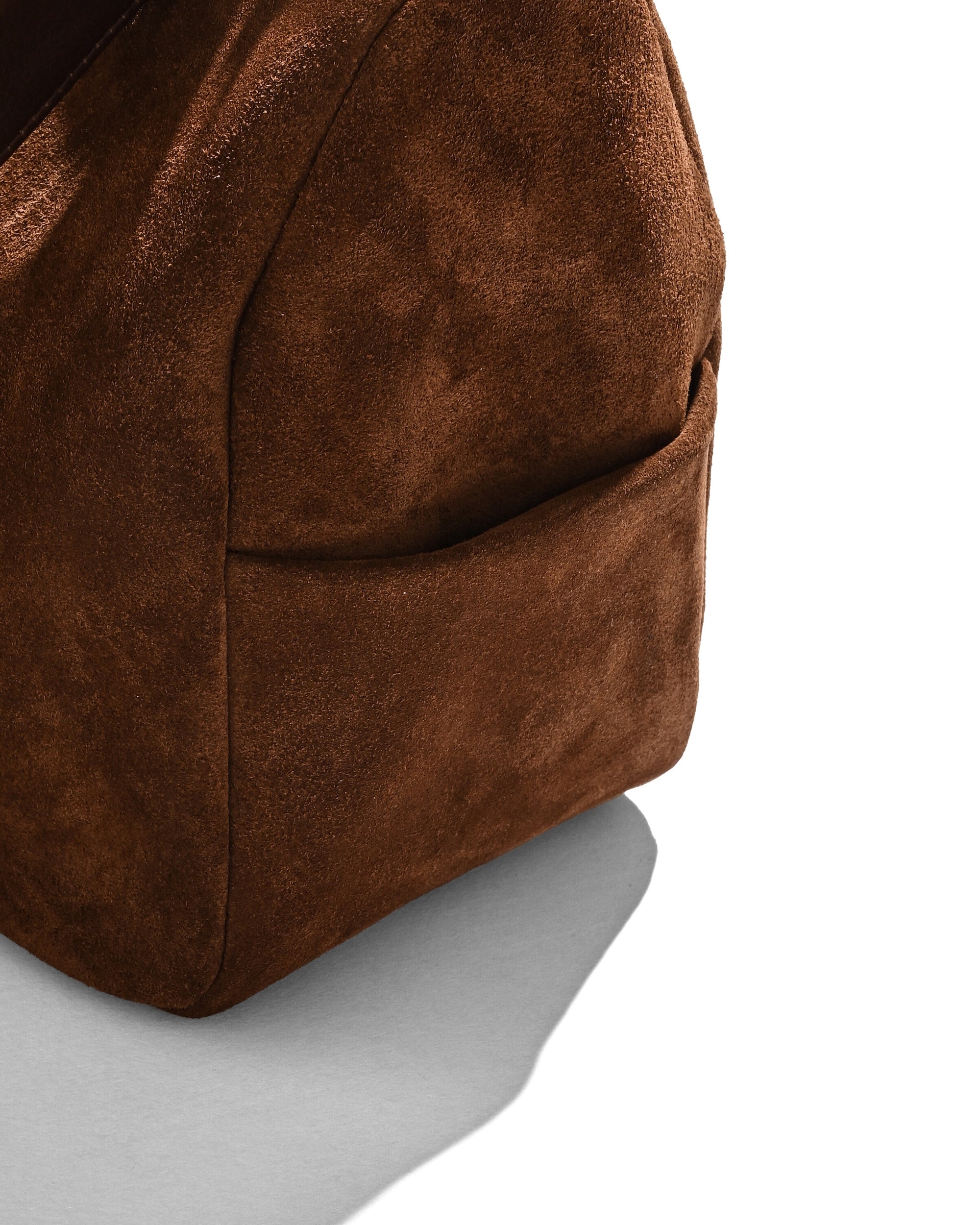 SUEDE DAYOFF BAG (BROWN)