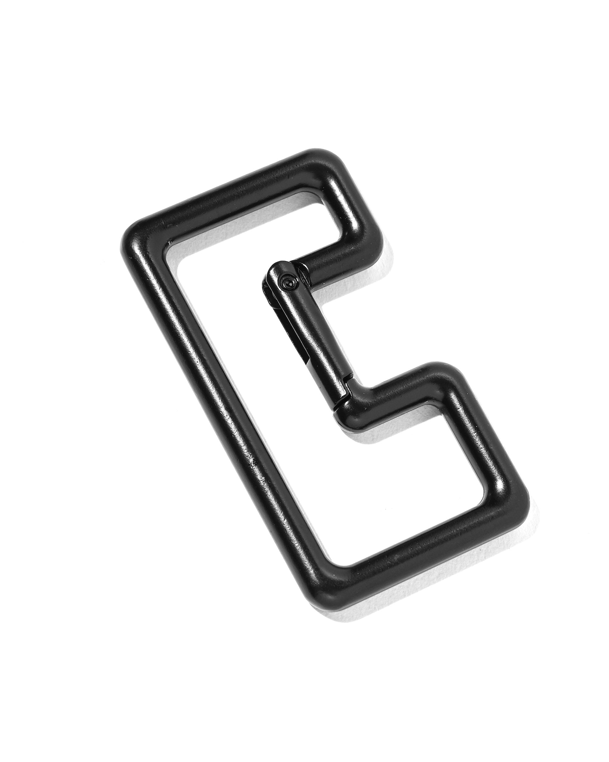 “C” LOGO CARABINER (BLACK)