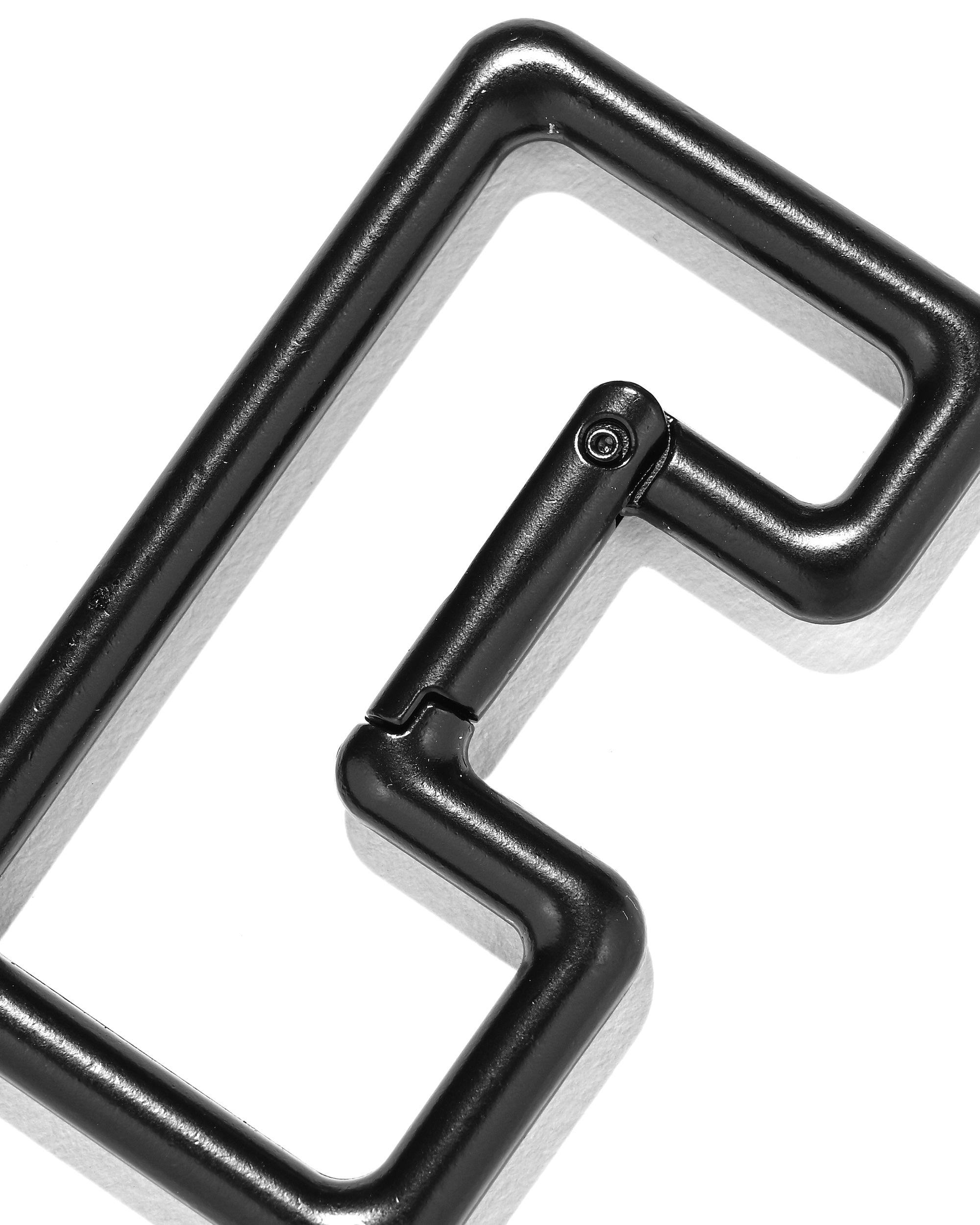 “C” LOGO CARABINER (BLACK)