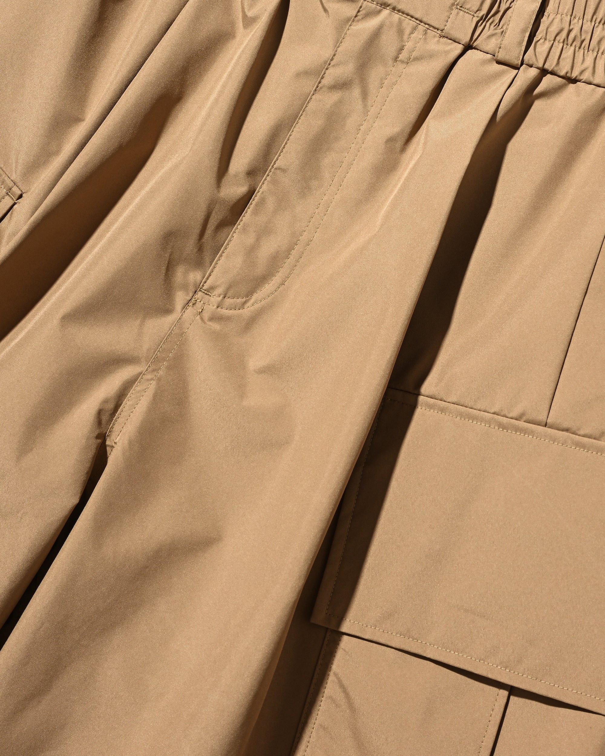 +PHENIX WINDSTOPPER® BY GORE-TEX LABS CITY MEGA POCKET BALLOON CARGO HALF PANTS (CAMEL BEIGE)