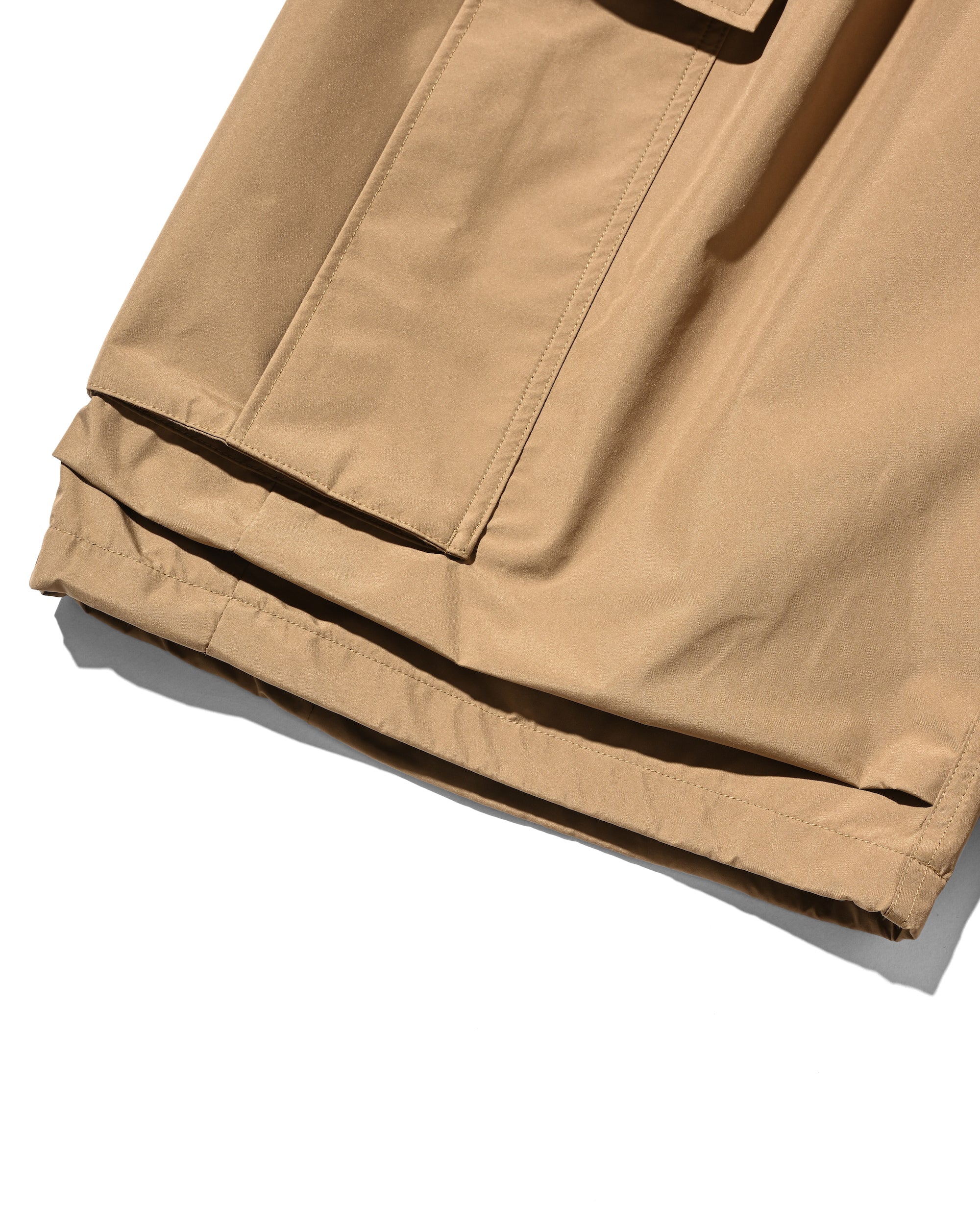 +PHENIX WINDSTOPPER® BY GORE-TEX LABS CITY MEGA POCKET BALLOON CARGO HALF PANTS (CAMEL BEIGE)