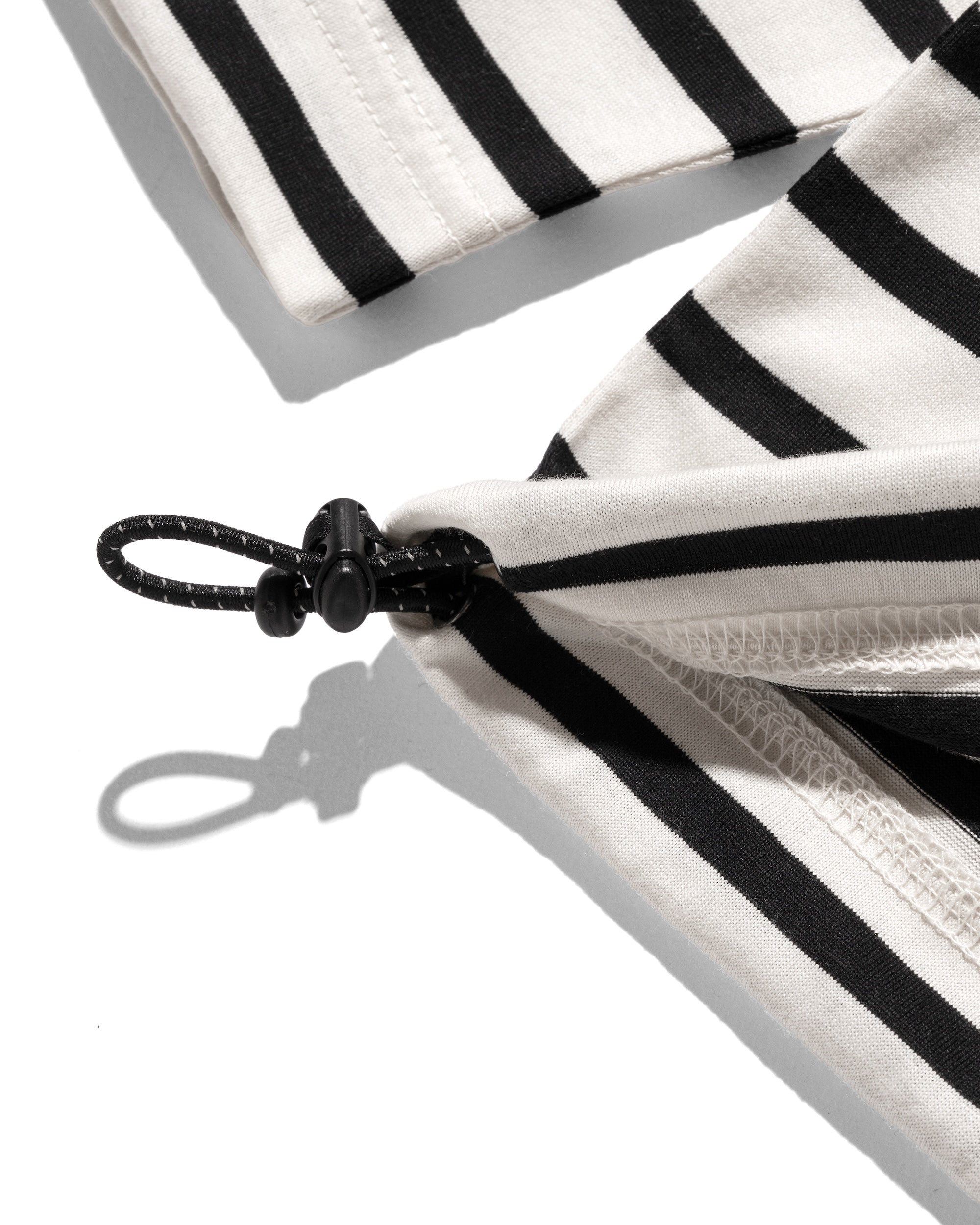WIDE STRIPED L/S POLO WITH DRAWSTRINGS (IVORY×BLACK)