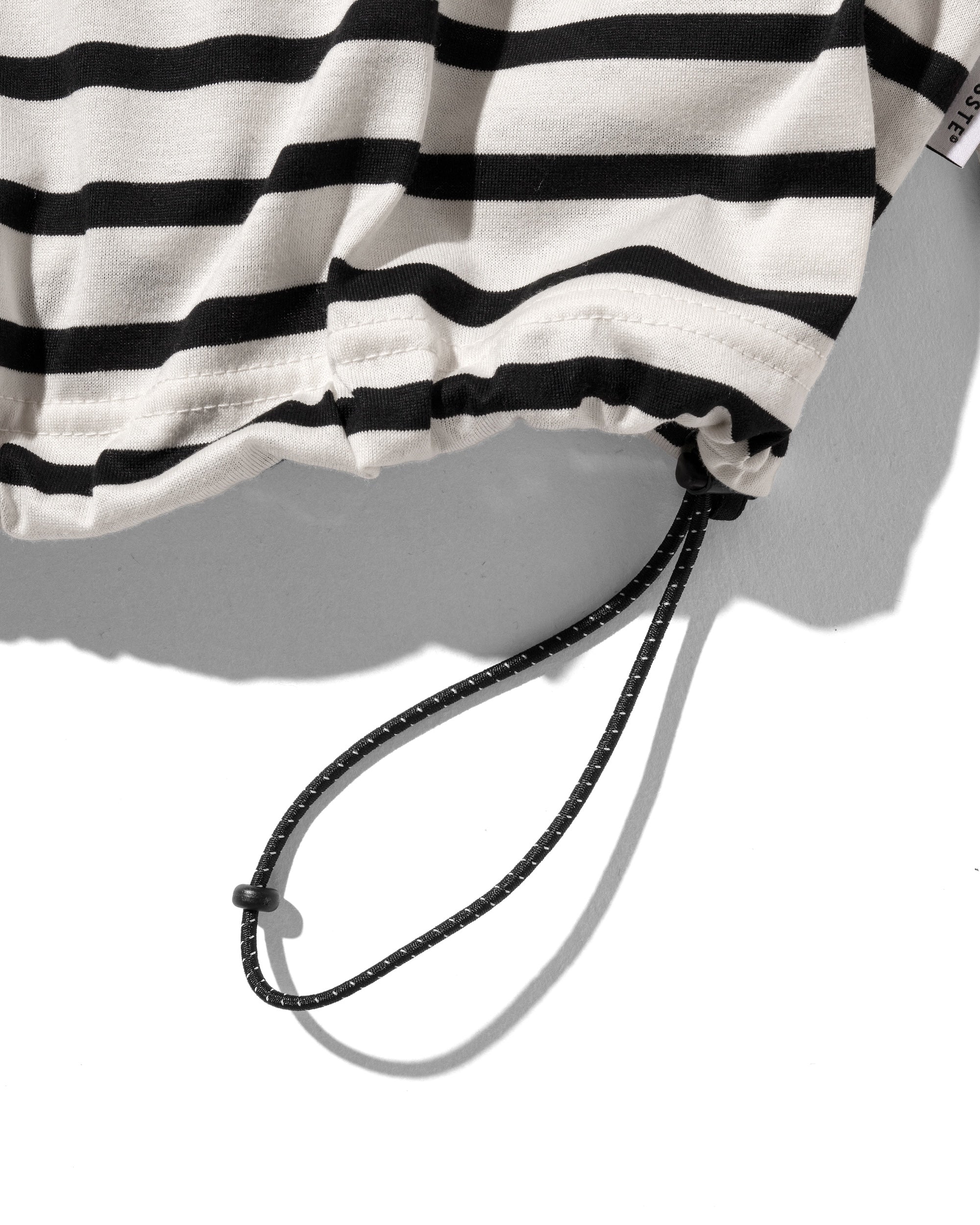 WIDE STRIPED L/S POLO WITH DRAWSTRINGS (IVORY×BLACK)