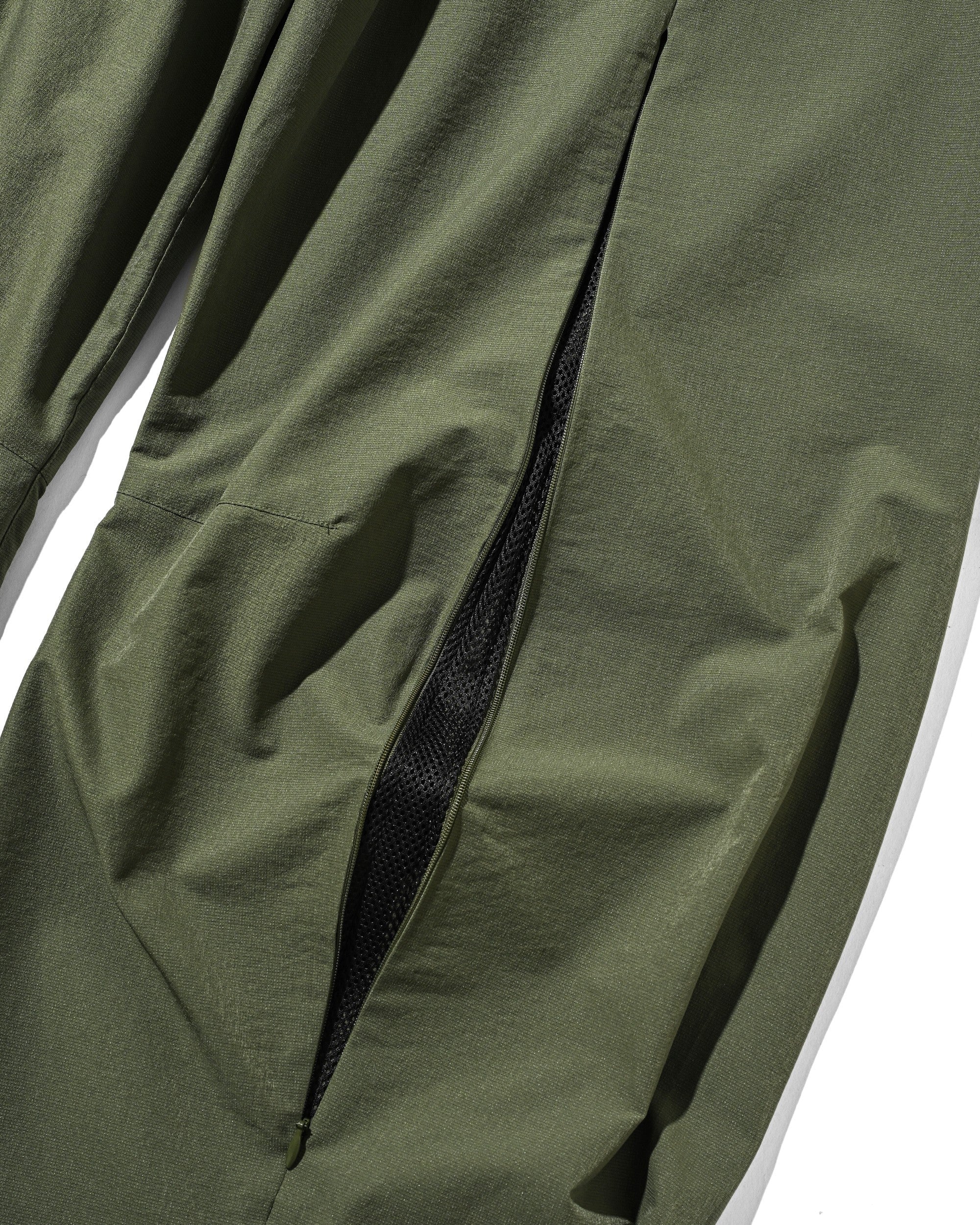 【6.3 WED 20:00- IN STOCK】COOLDOTS® CITY BARREL LEG PANTS(OLIVE)
