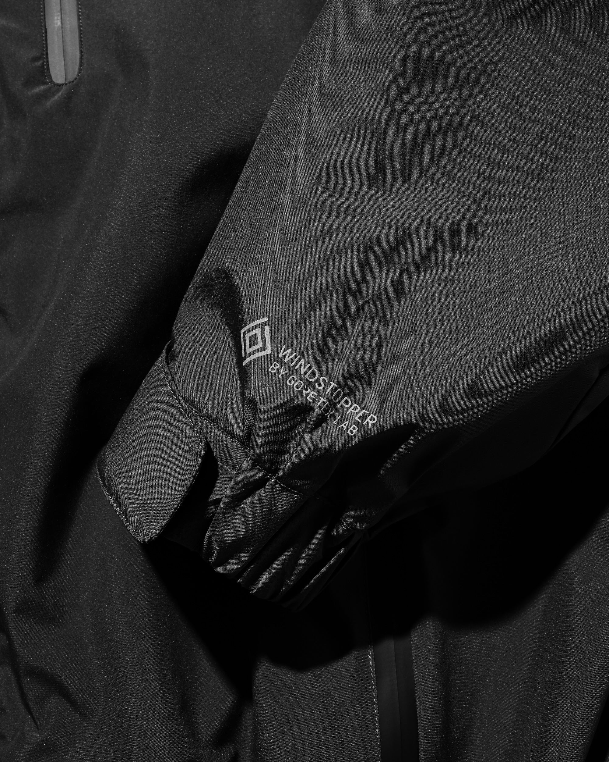 +phenix WINDSTOPPER® by GORE-TEX LABS CITY MOUNTAIN JACKET (BLACK)