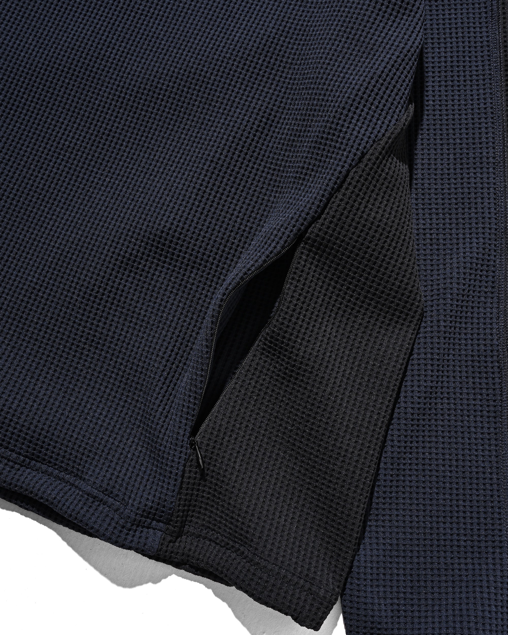 CITY LIGHT THERMAL HALF ZIP HOODIE (NAVY×BLACK)