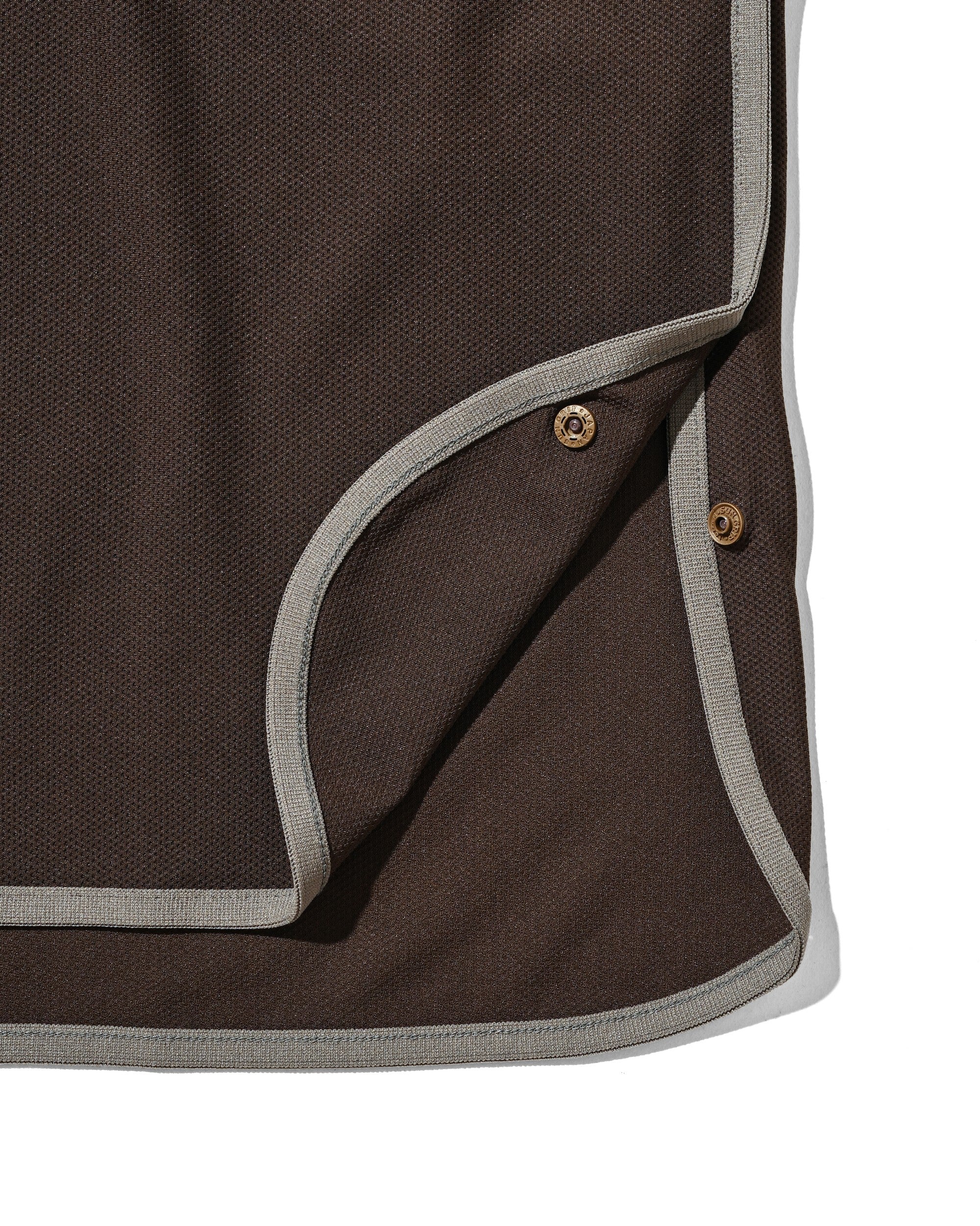 【6.24 WED 20:00- IN STOCK】TECH TEXTURED CITY S/S POLO (BROWN)