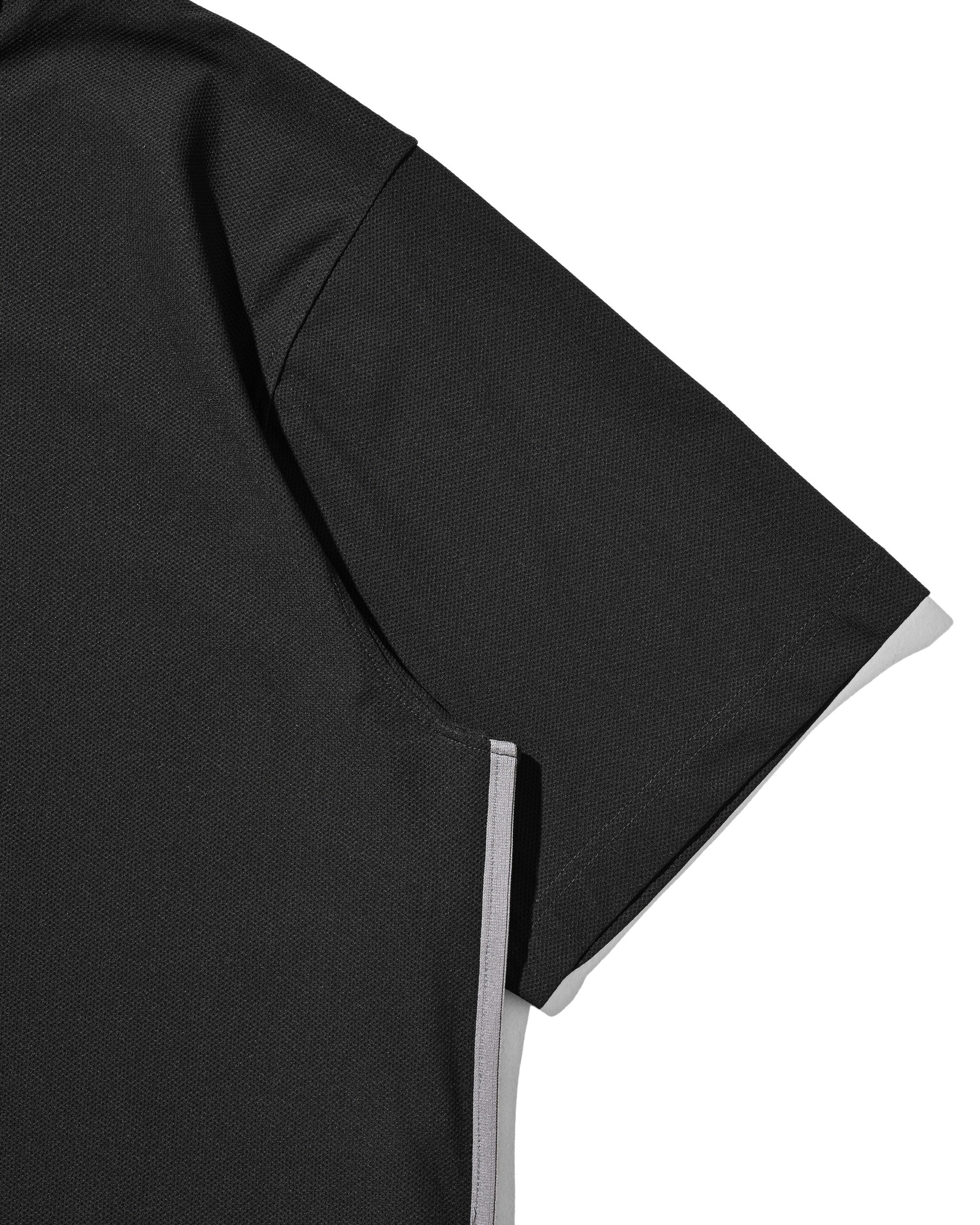 【6.24 WED 20:00- IN STOCK】TECH TEXTURED CITY S/S POLO (CHARCOAL GRAY)