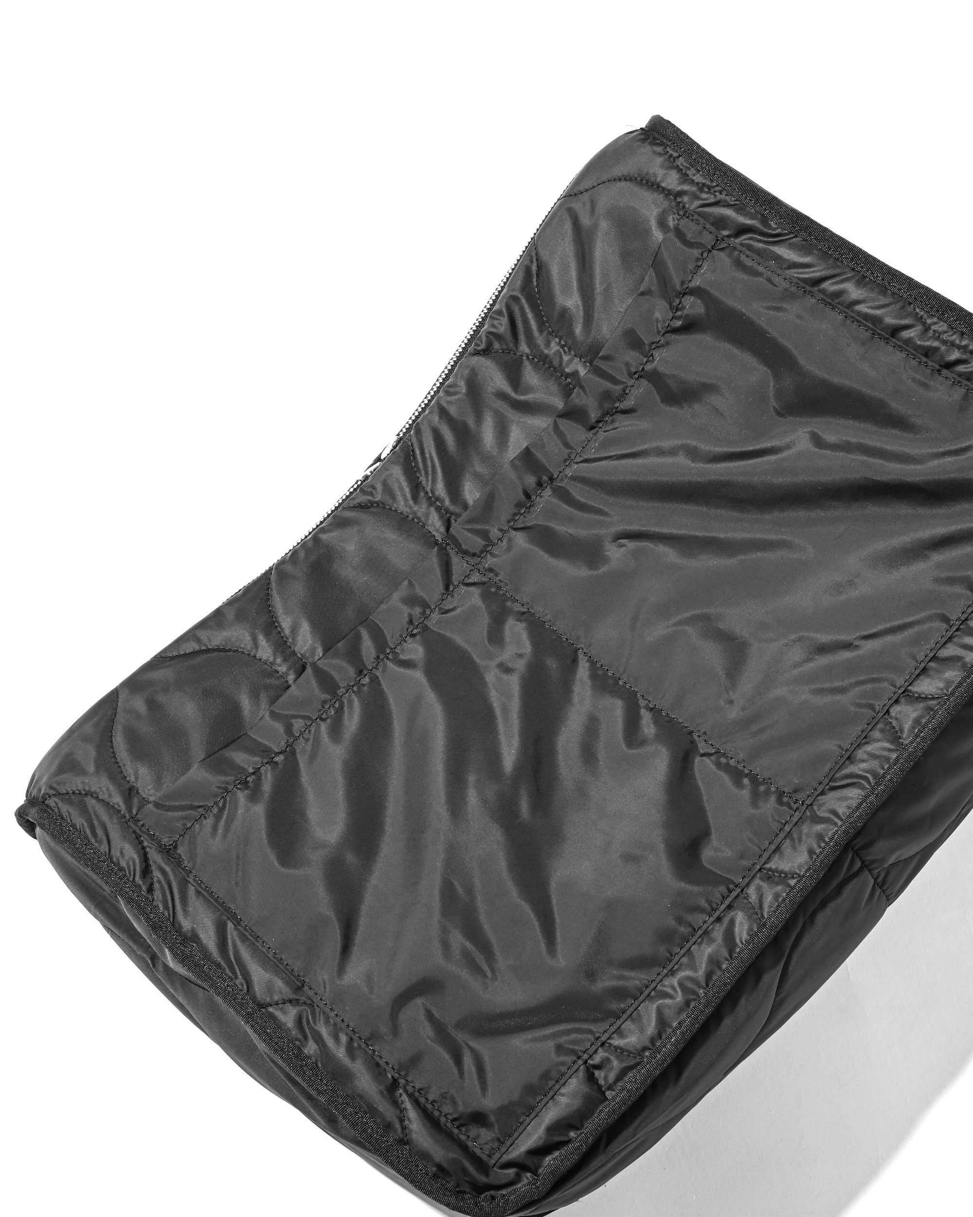 SUEDE DAYOFF BAG LARGE (BLACK)