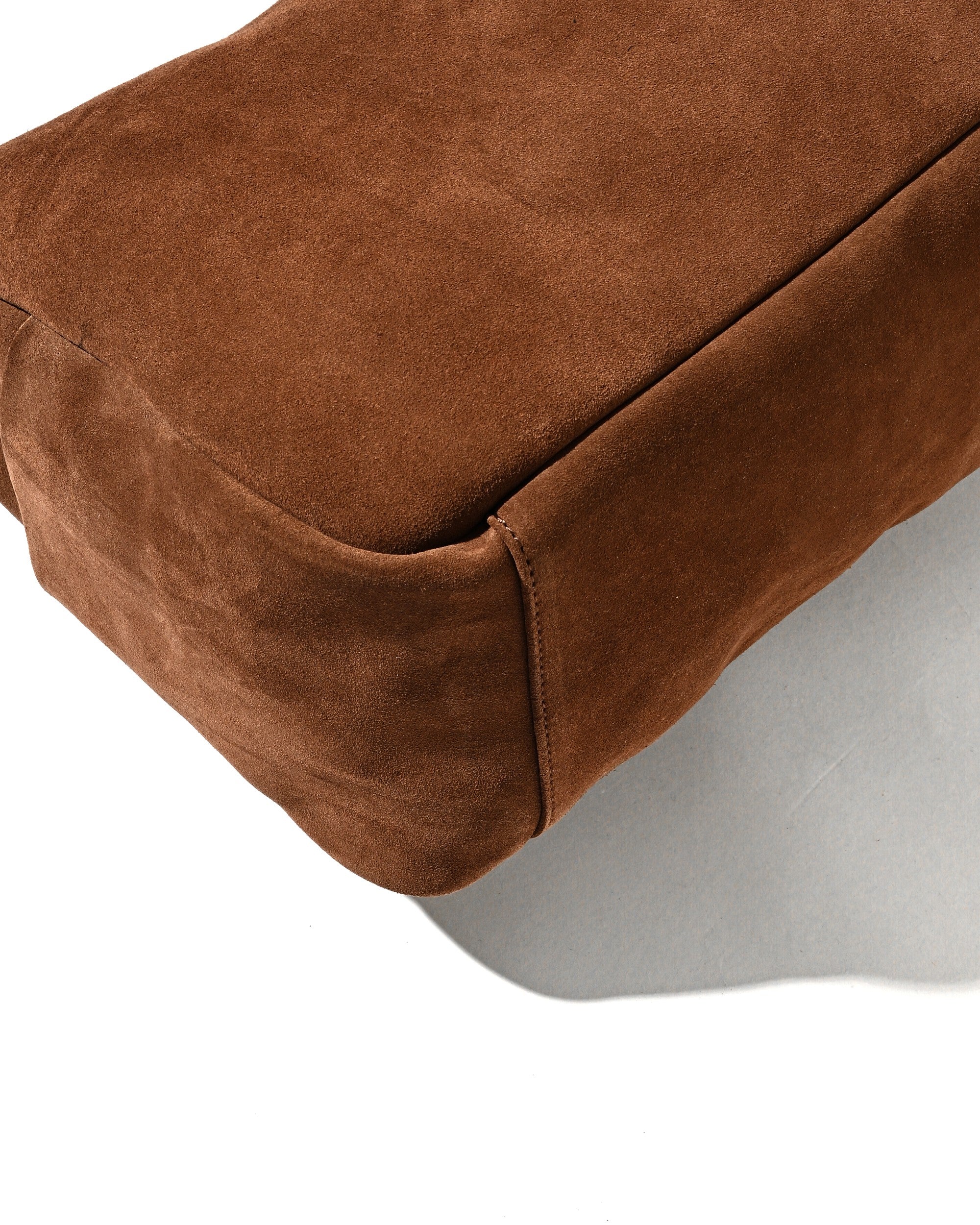 SUEDE DAYOFF BAG LARGE (BROWN)