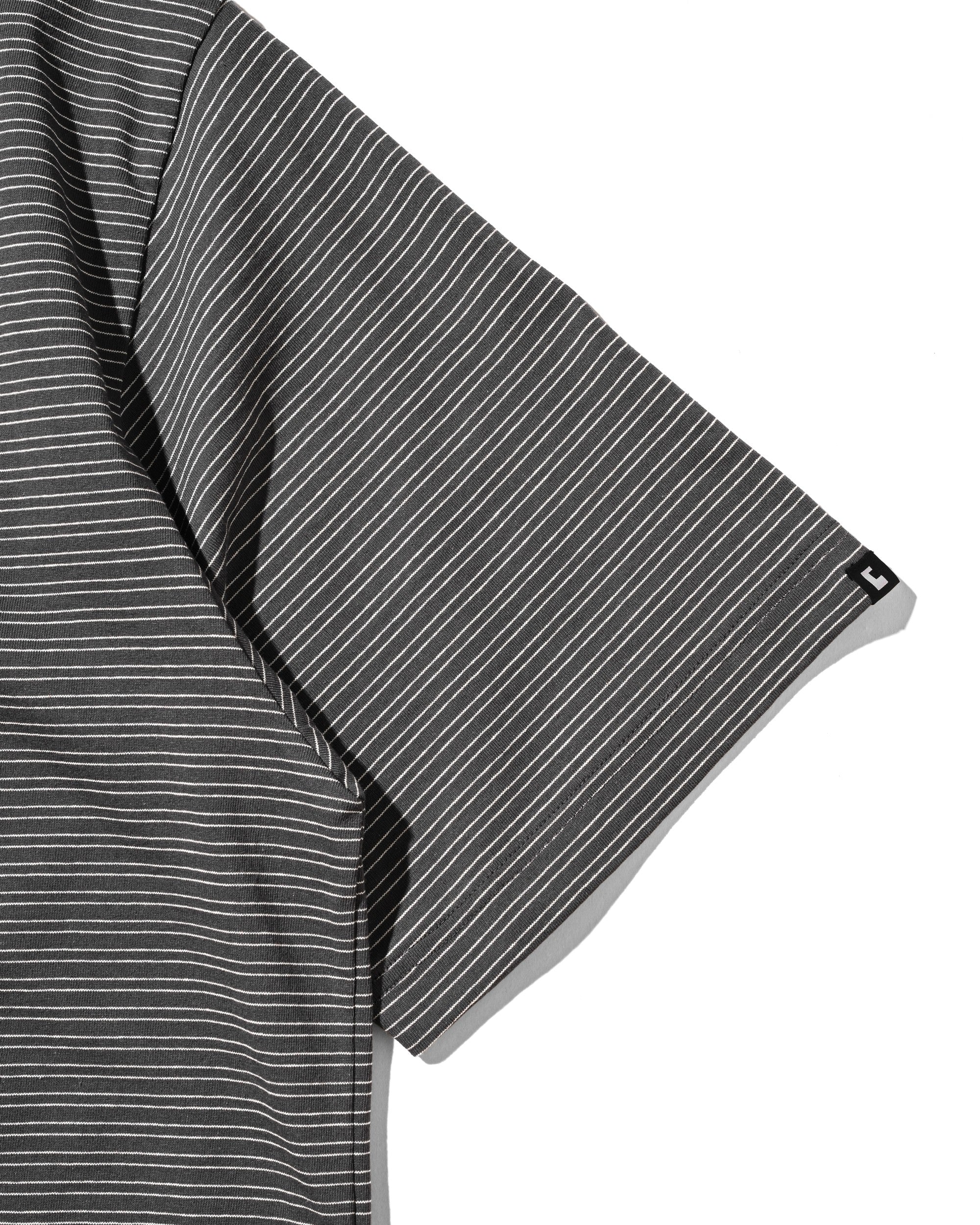 MICRO STRIPE S/S T-SHIRT WITH DRAWSTRINGS (GRAY)