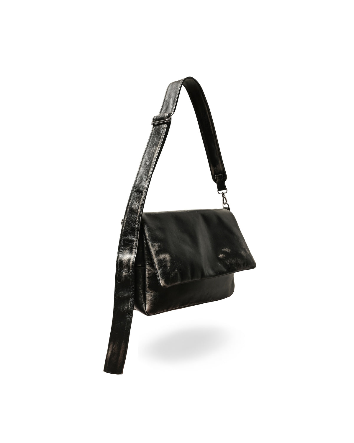 VINTAGE LEATHER PADDED FLAP HOLIDAY BAG (BLACK)