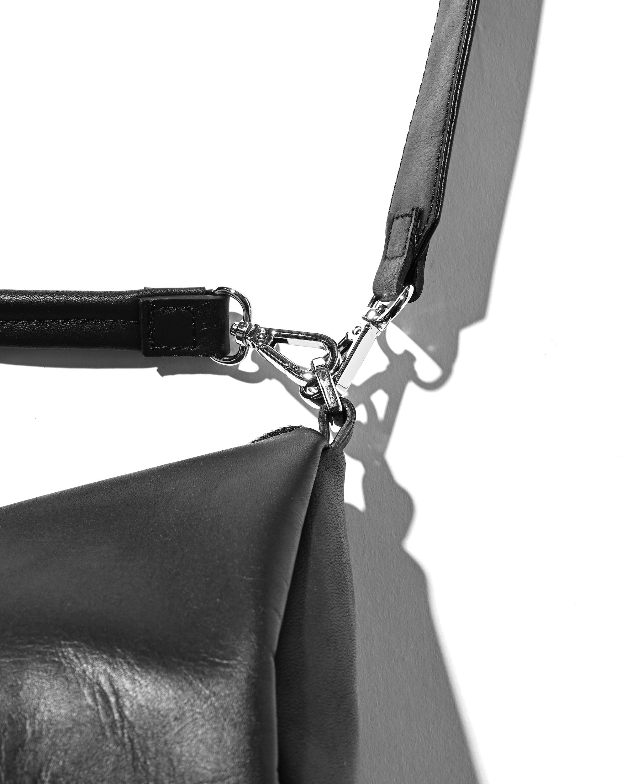 LEATHER DAYOFF BAG (BLACK)