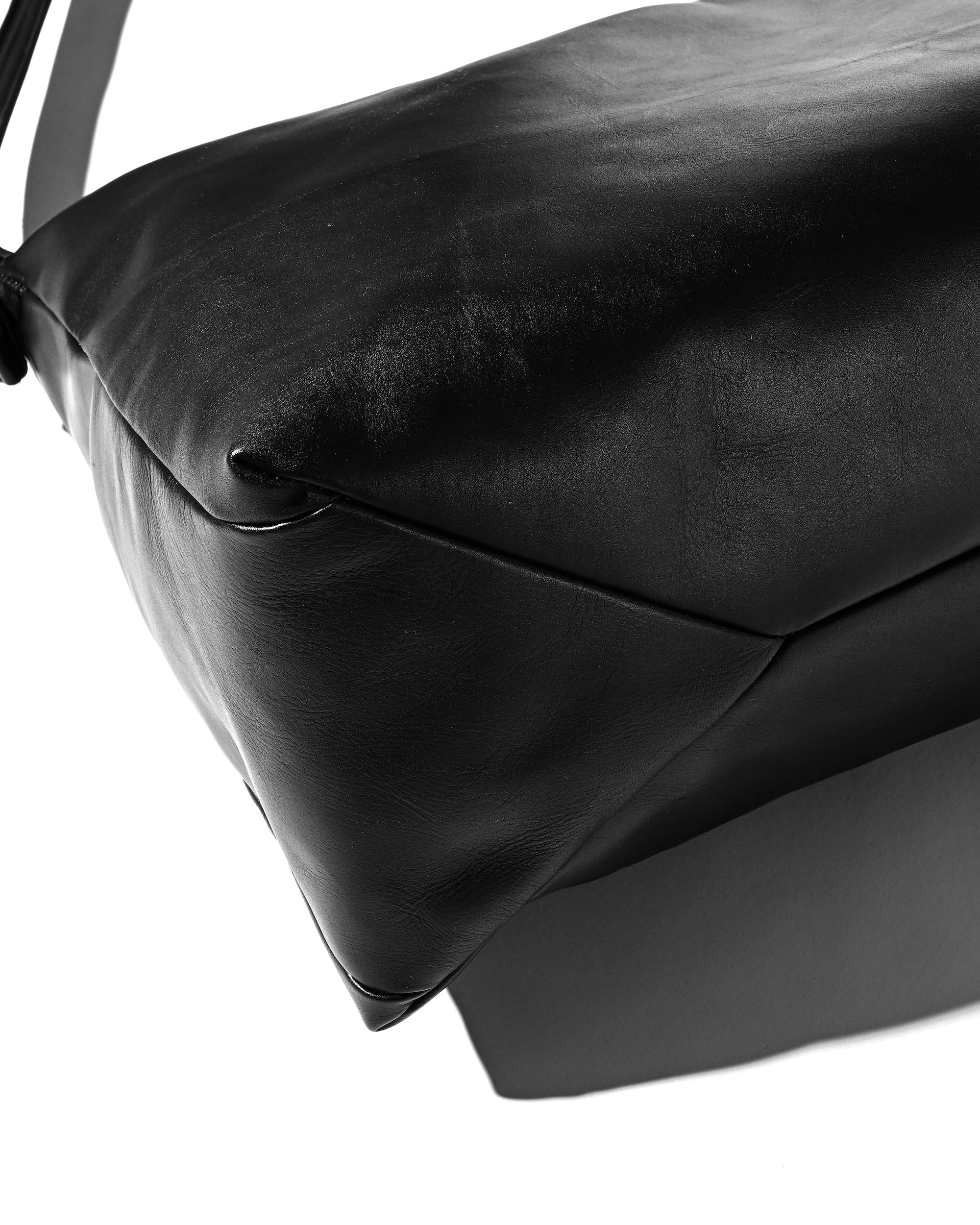LEATHER NOMAD BAG