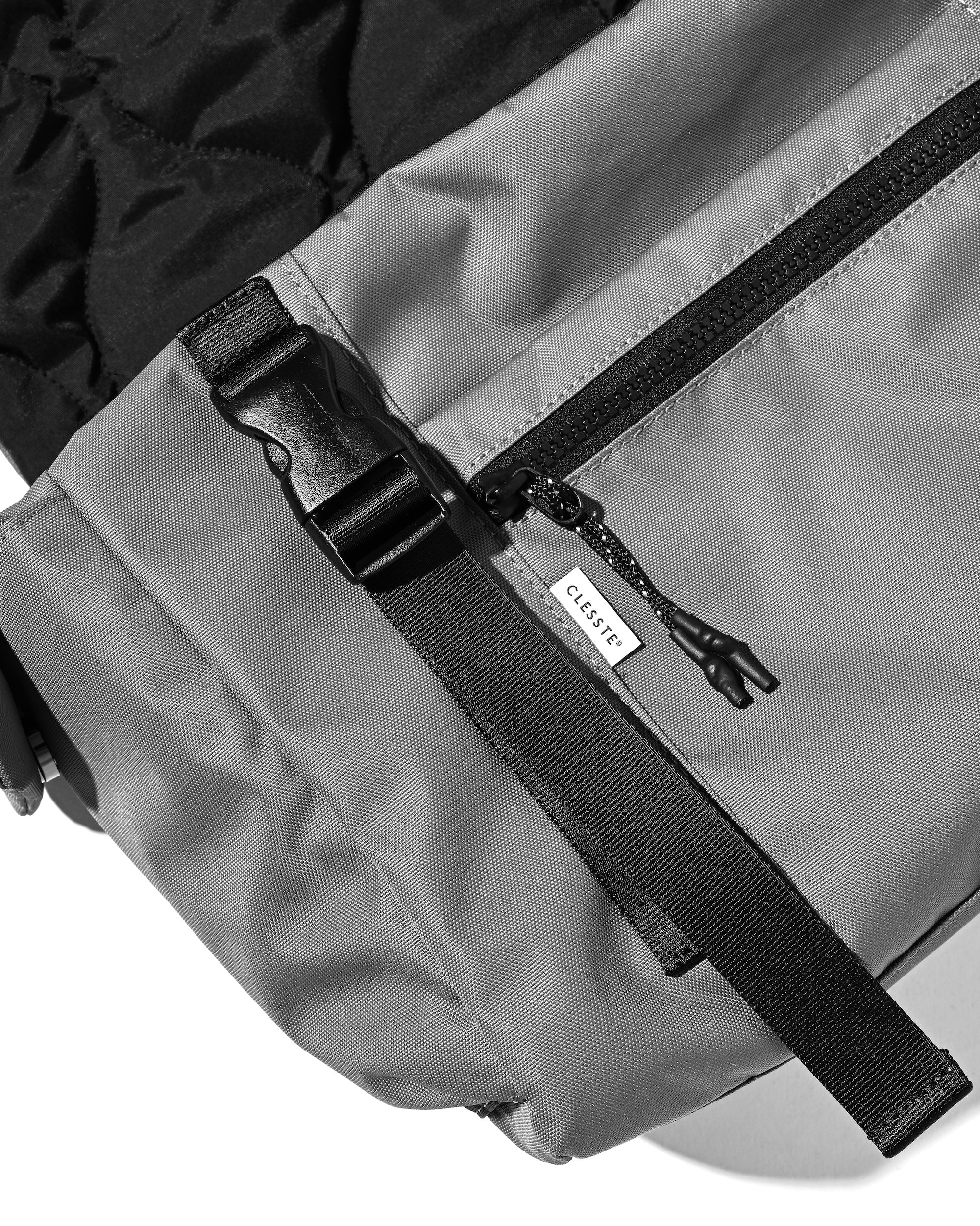 【6.13 SAT 20:00- IN STOCK】JOURNEY CROSS MESSENGER BAG (GRAY)