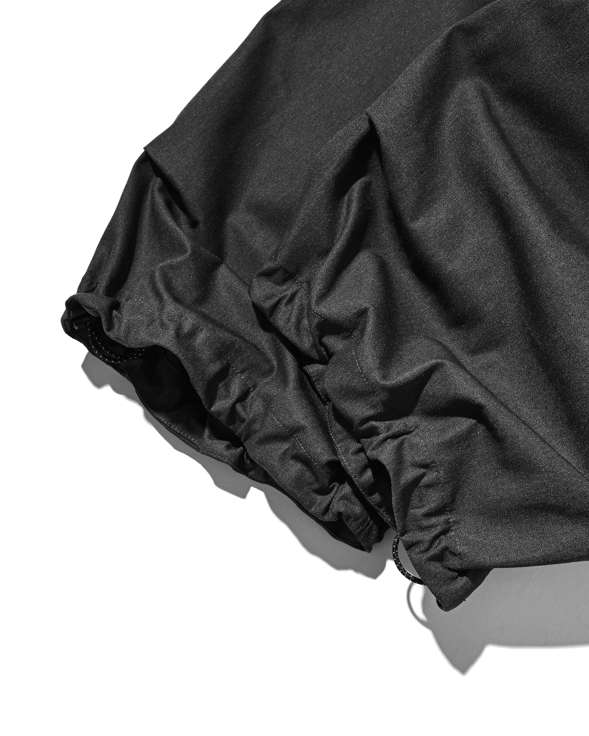 T/C GABARDINE CITY MASSIVE UTILITY CROPPED PANTS (CHARCOAL)