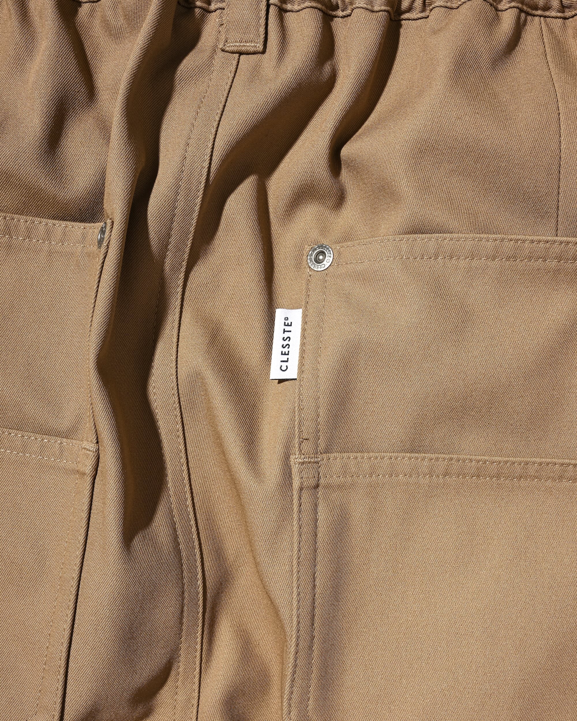 T/C GABARDINE CITY MASSIVE UTILITY CROPPED PANTS (BEIGE)