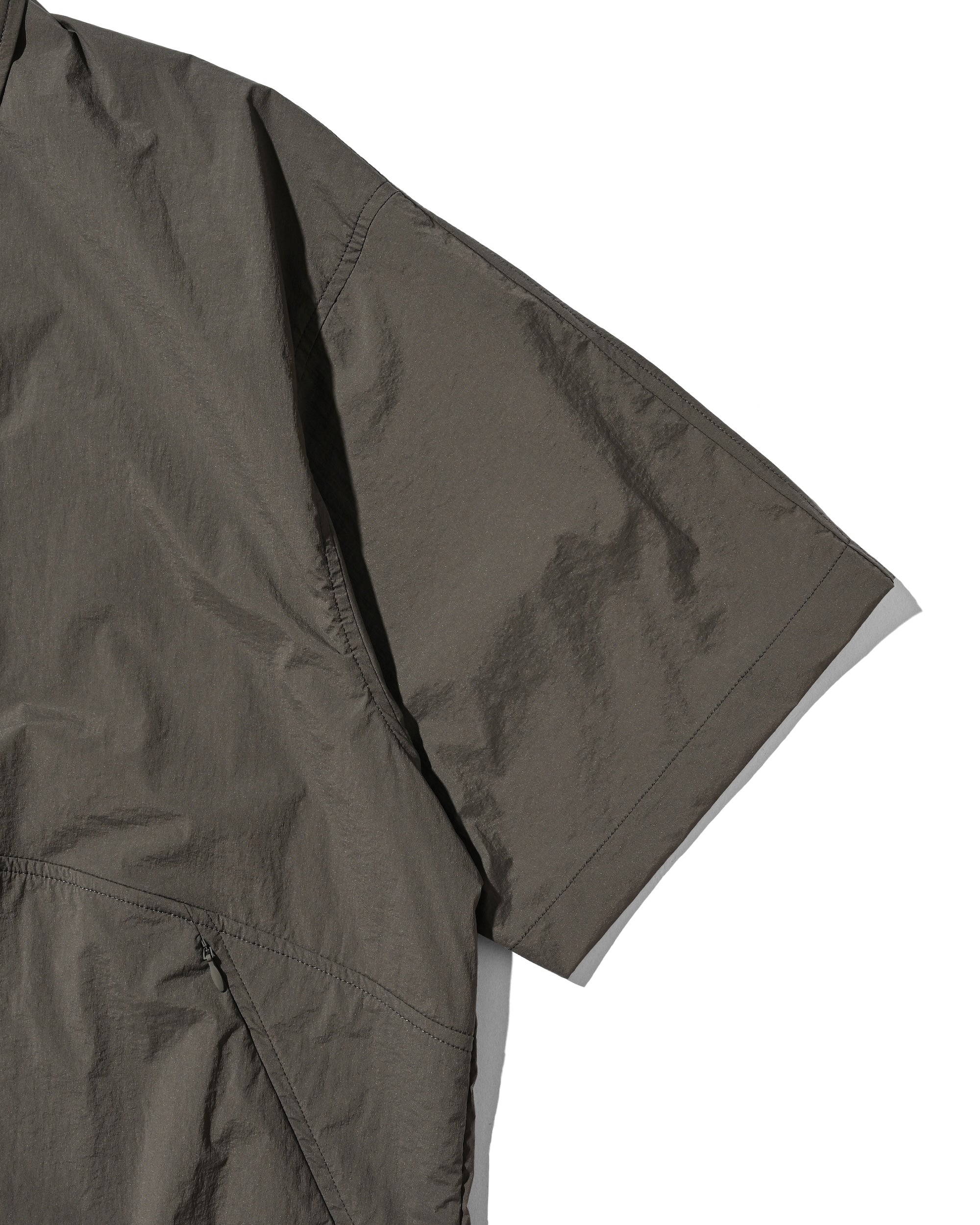【6.20 SAT 20:00- IN STOCK】HALF ZIP TRAIL S/S SHIRT (CARBON GRAY)