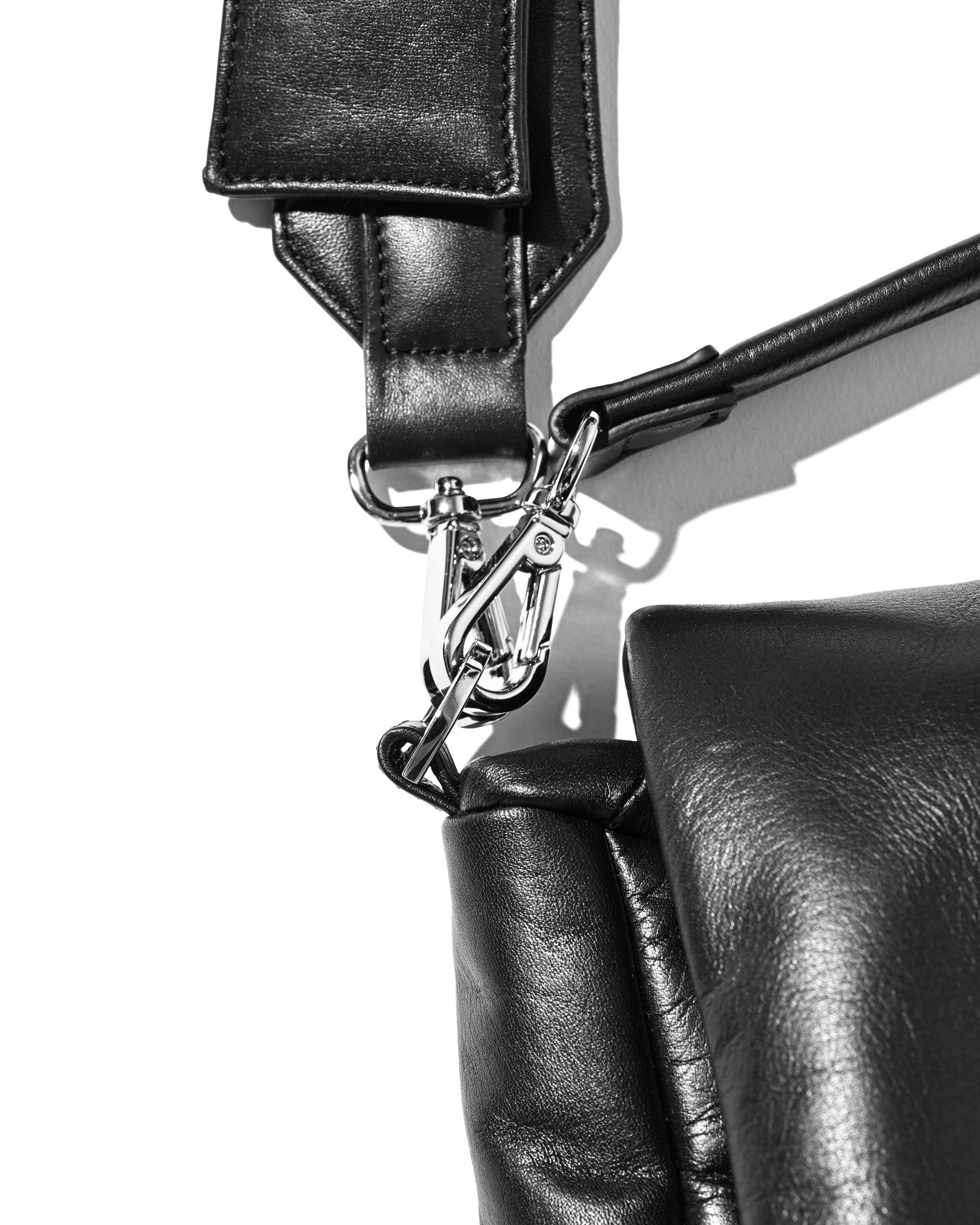 【7.18 SAT 20:00- IN STOCK】LEATHER PADDED FLAP HOLIDAY BAG
