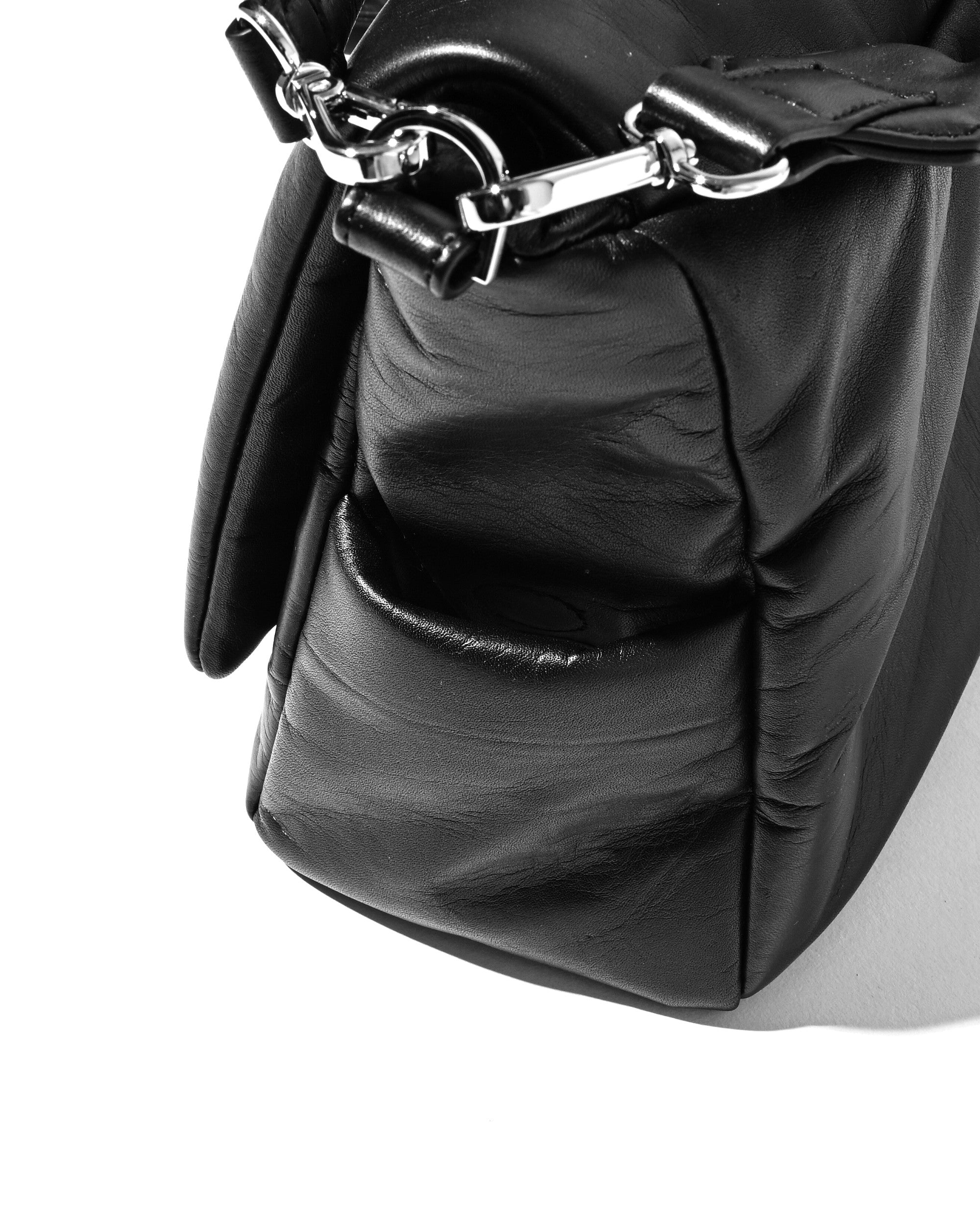 【7.18 SAT 20:00- IN STOCK】LEATHER PADDED FLAP HOLIDAY BAG