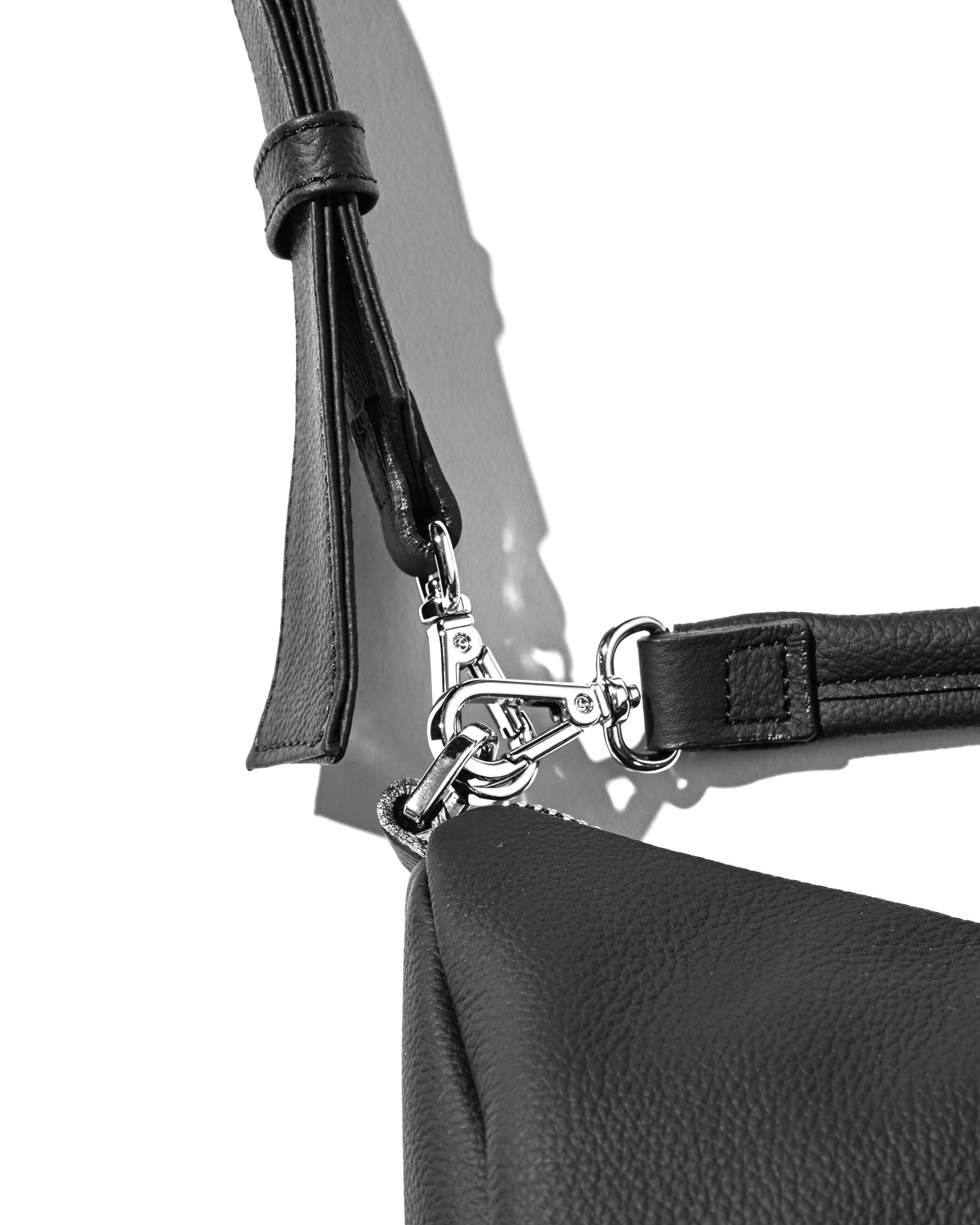 【8.15 SAT 20:00- IN STOCK】GRAIN LEATHER DAYOFF BAG MINI (BLACK)