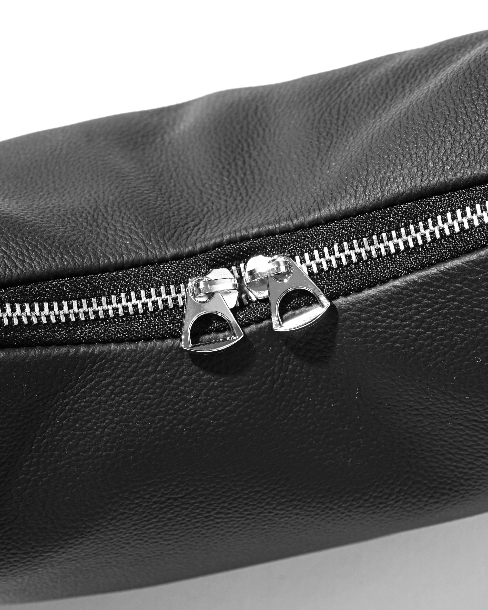 【8.15 SAT 20:00- IN STOCK】GRAIN LEATHER DAYOFF BAG MINI (BLACK)