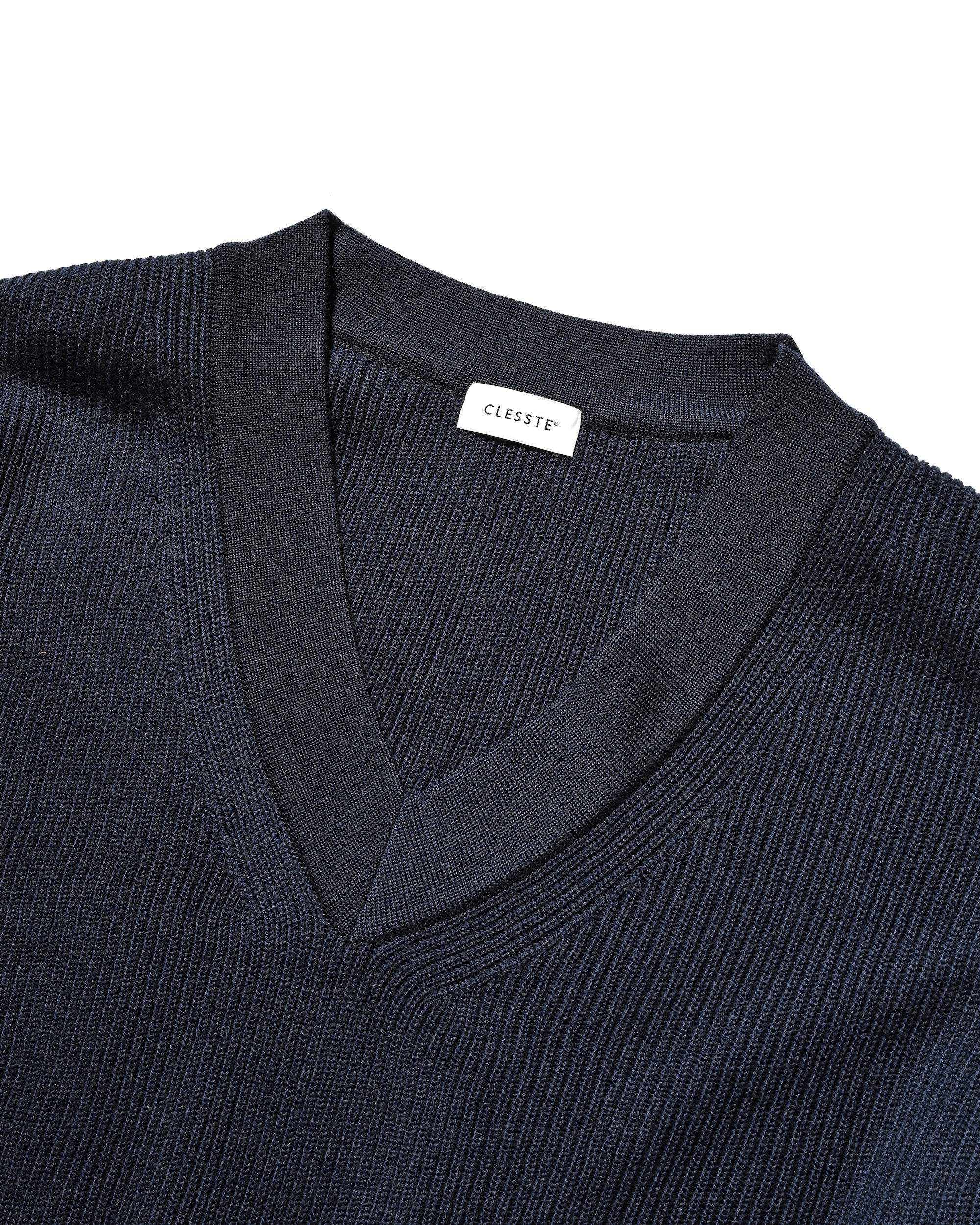 【1.7 WED 20:00- IN STOCK】FINE WOOL V-NECK KNIT PULLOVER (NAVY)